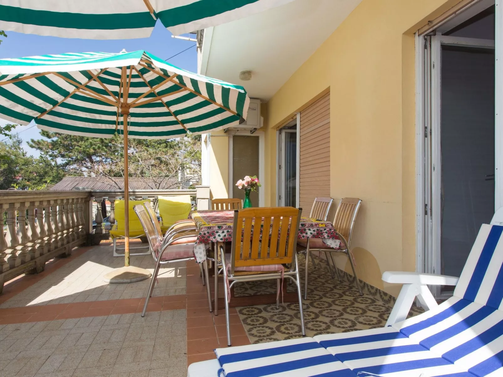 Appartement "Apartman Ester" mit Terrasse-Buiten