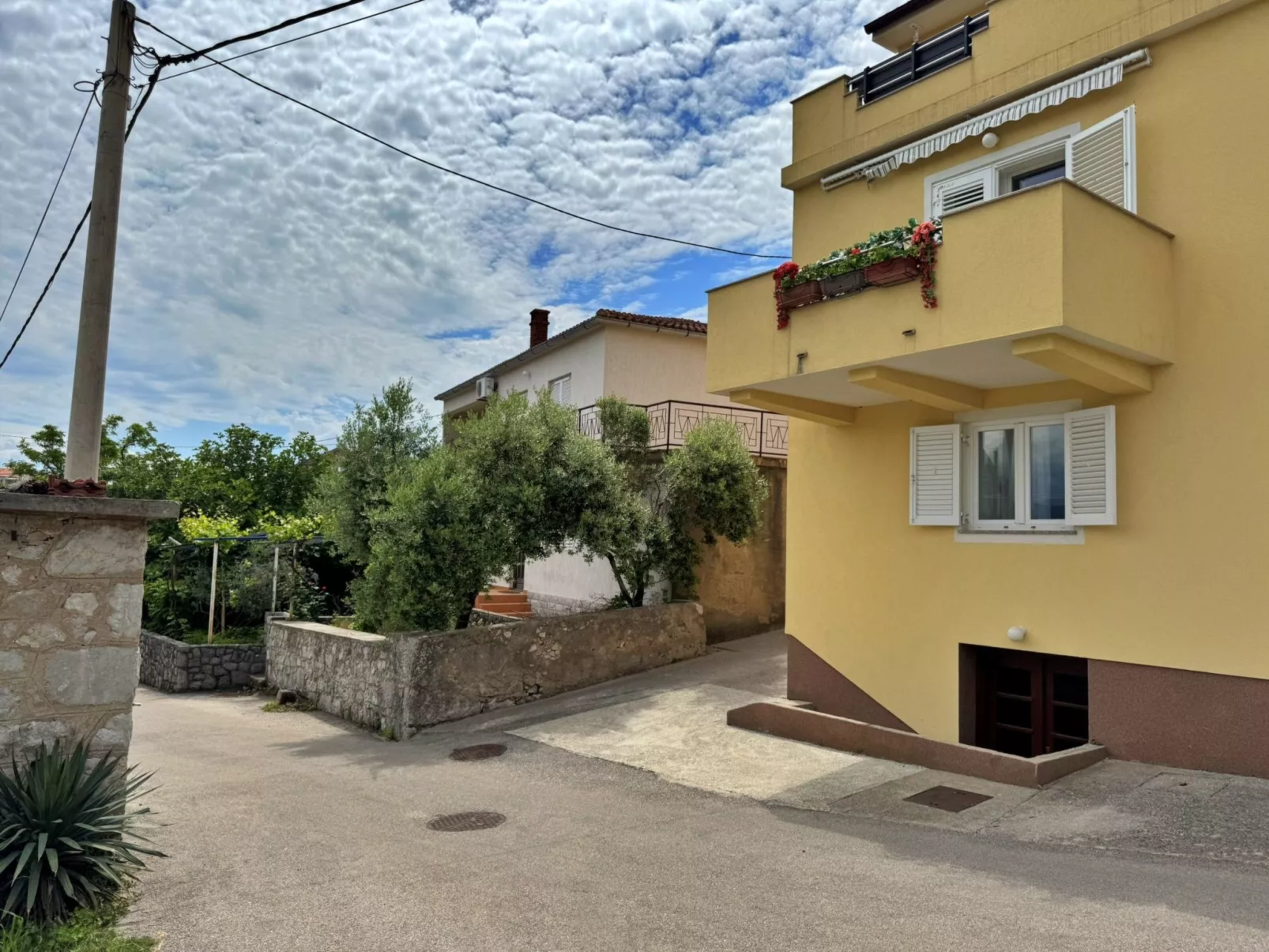 Apartment Car-Buiten