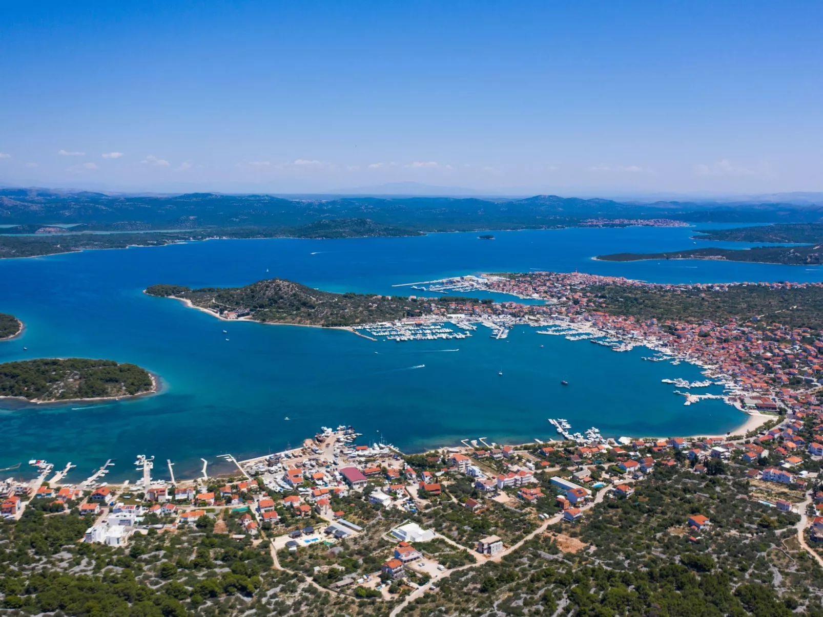 Wohnung mit Garten, Grill und Terrasse-Buiten