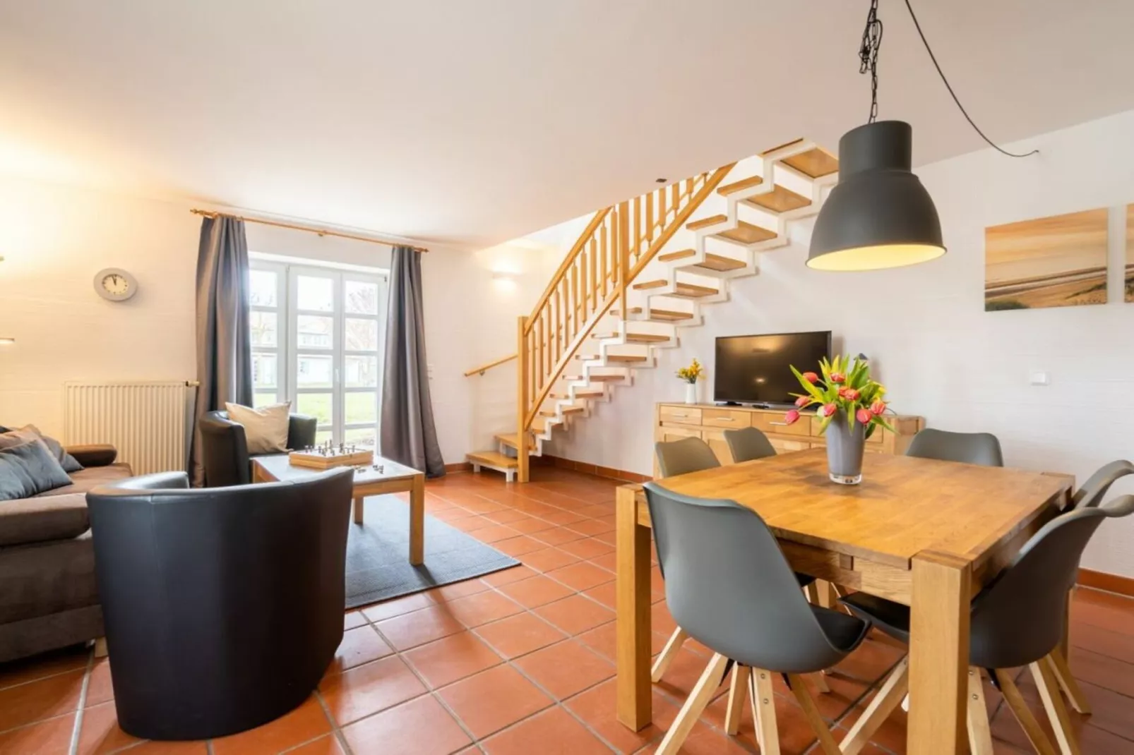 379144-Eetkamer