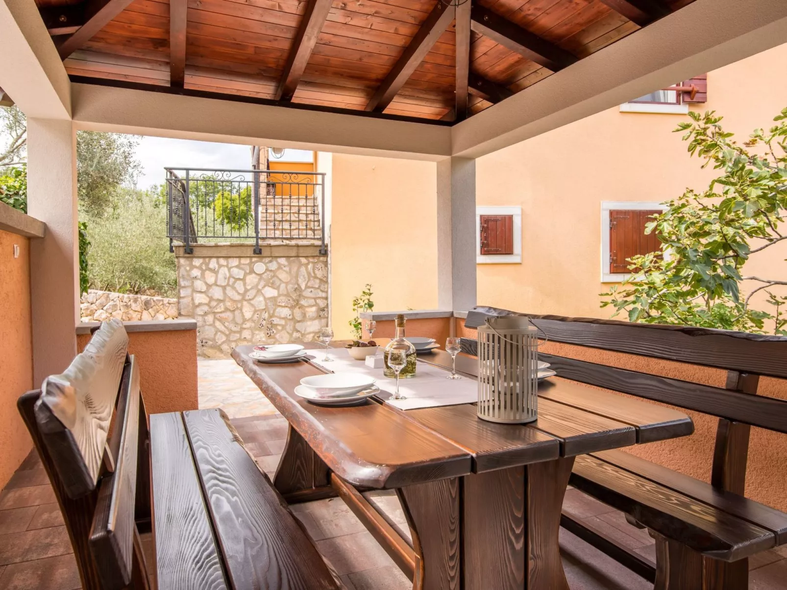 Appartement in Soline mit Großer Terrasse-Buiten