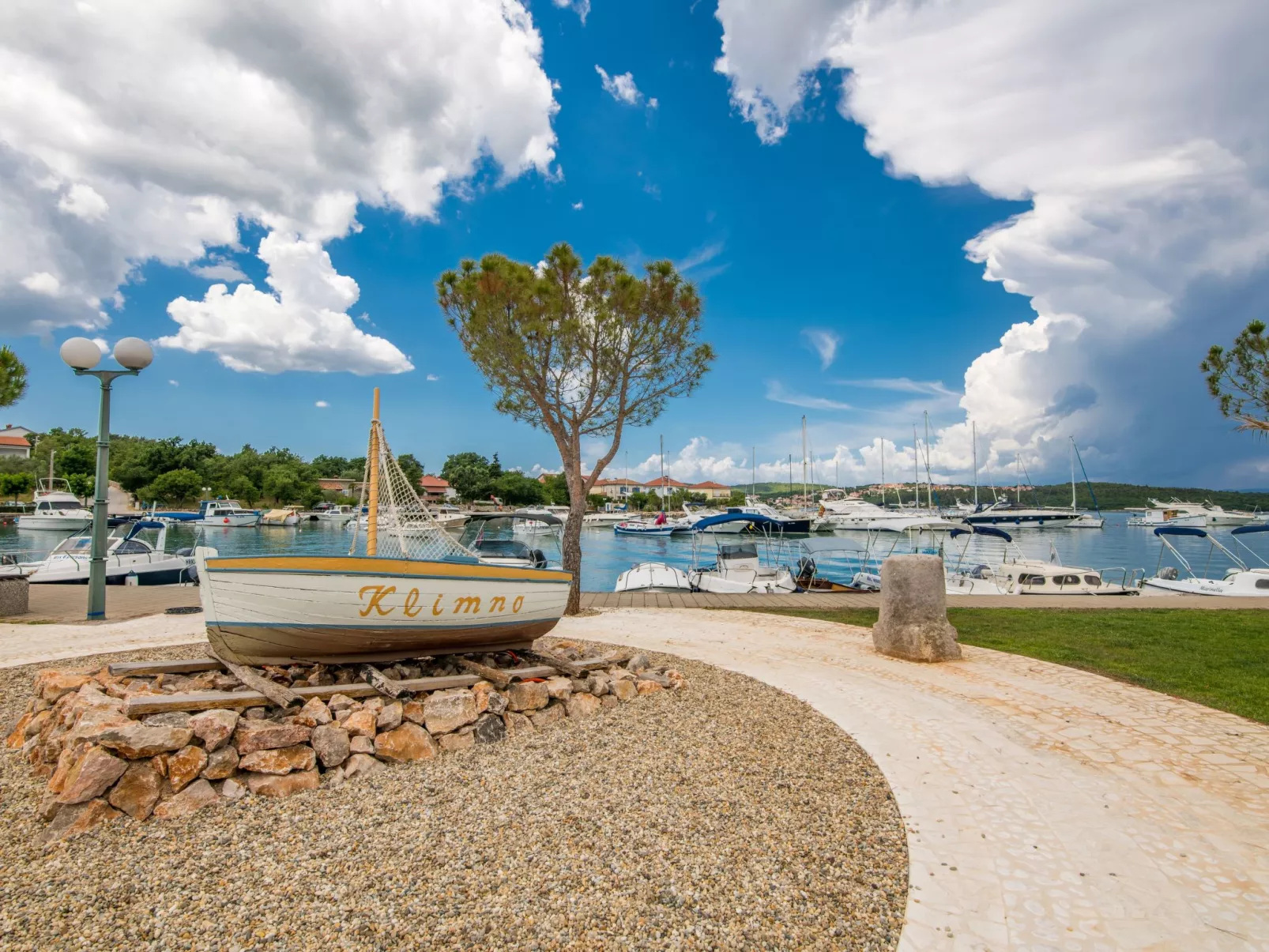 Mit Klimaanlage und Balkon-Buiten