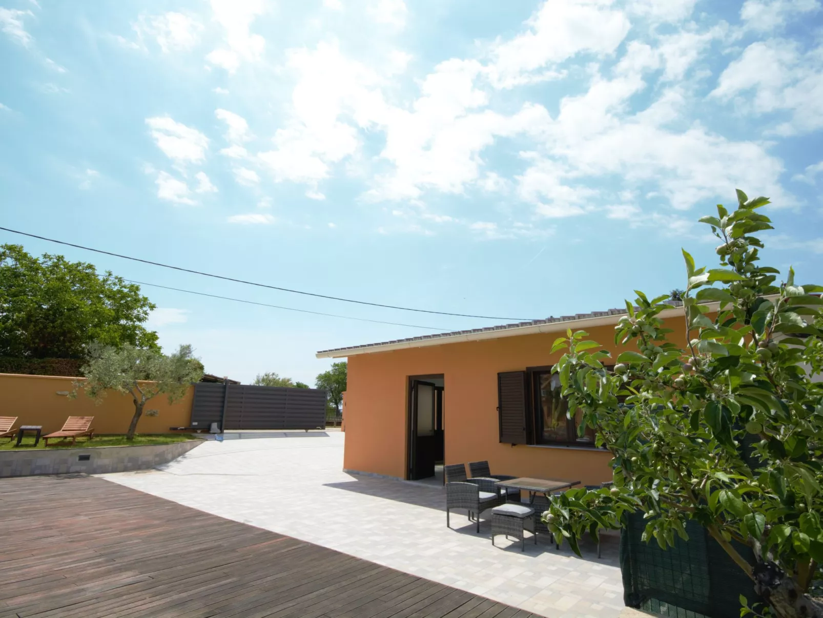 XXL-Ferienhaus "Cokuni" mit privatem Pool-Buiten