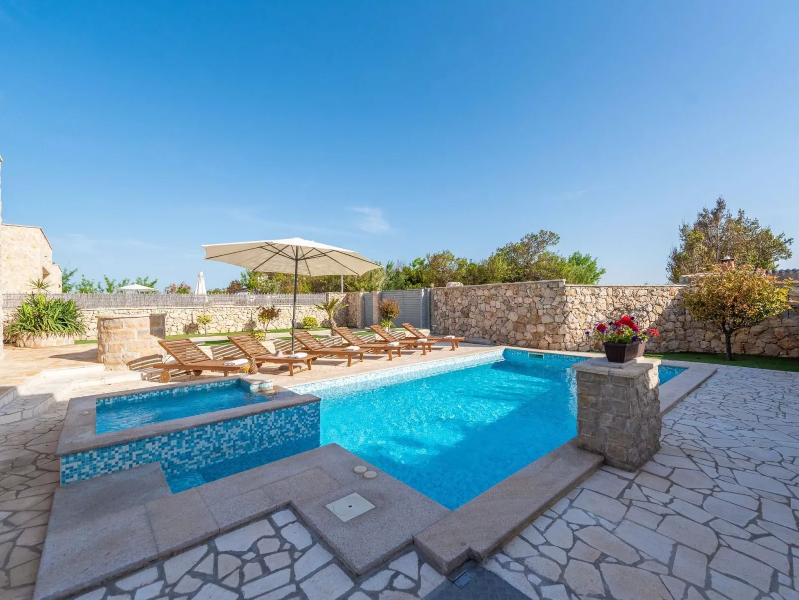 Villa Kirsten mit beheiztem Pool - von TA Leut Agency-Buiten