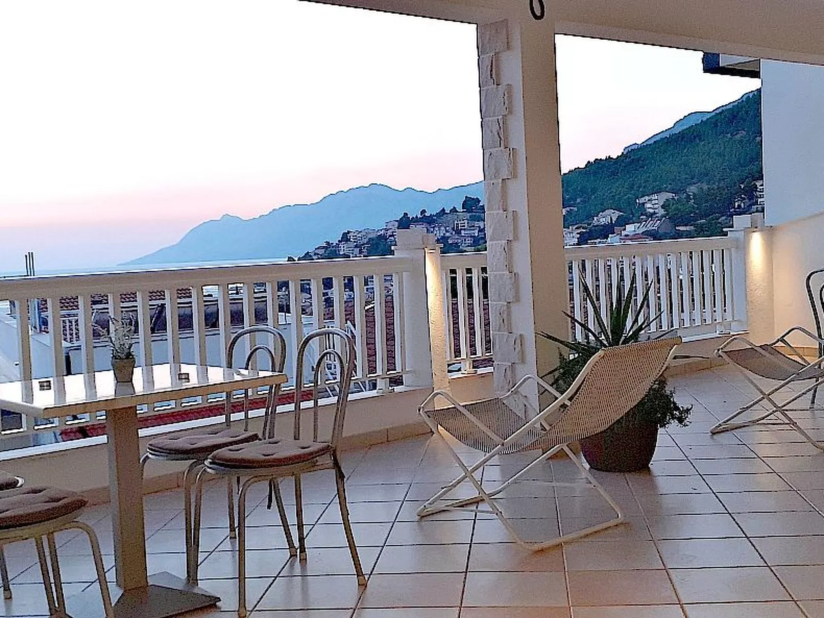 Mit Terrasse und herrlichem Ausblick-Image-tags.info