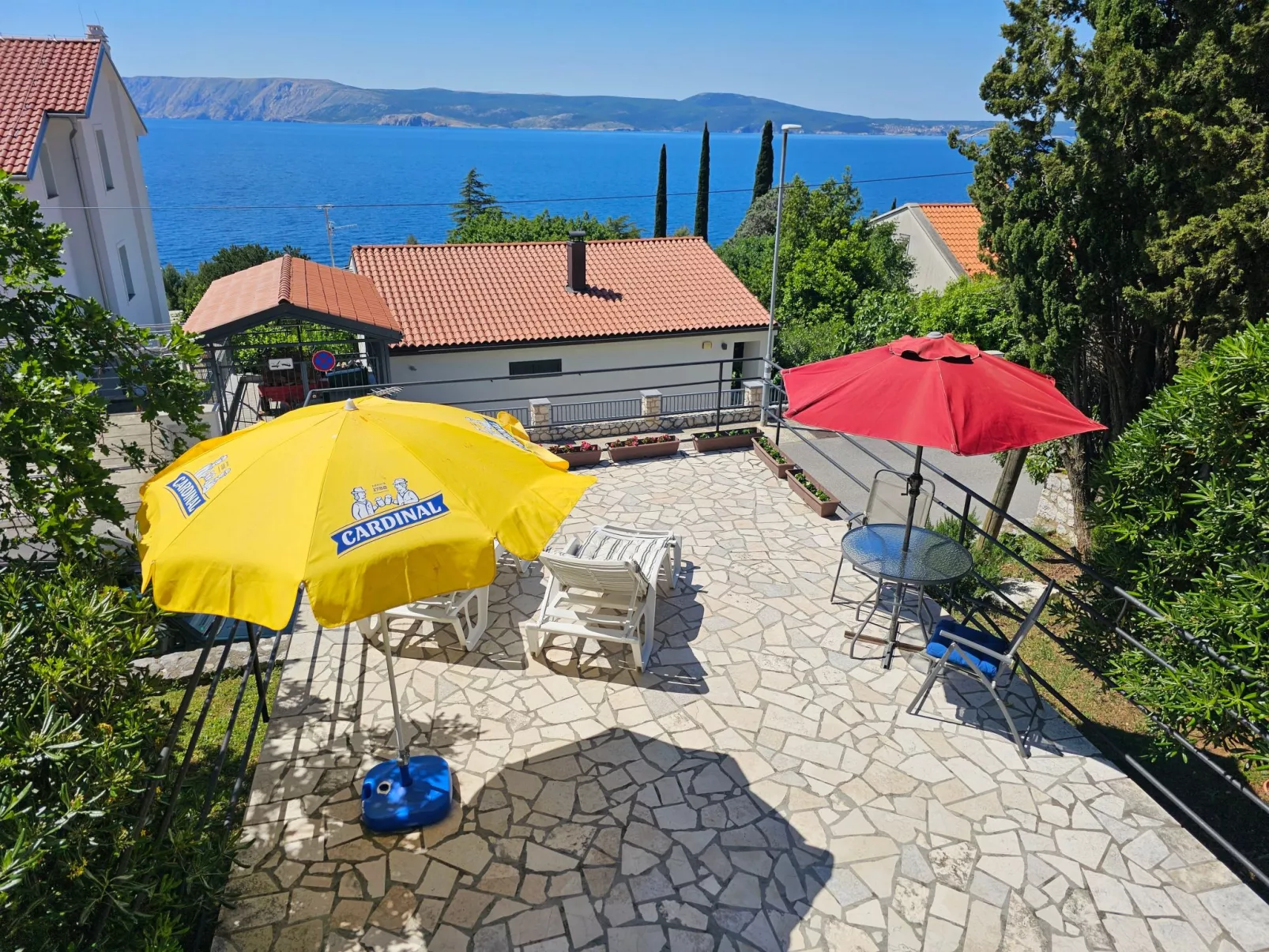 Wohnung mit Terrasse, Grill, Parkplatz-Buiten