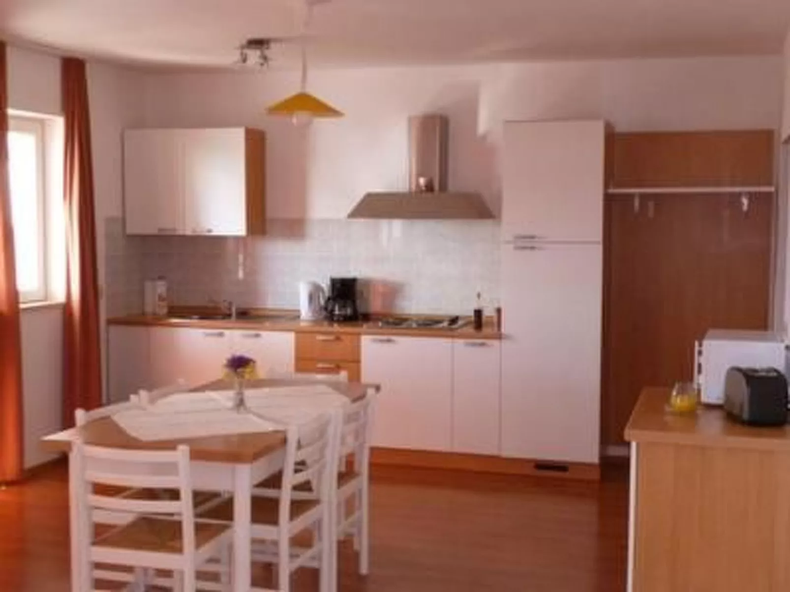 Nette Ferienwohnung mit Whirlpool und Garten-Binnen