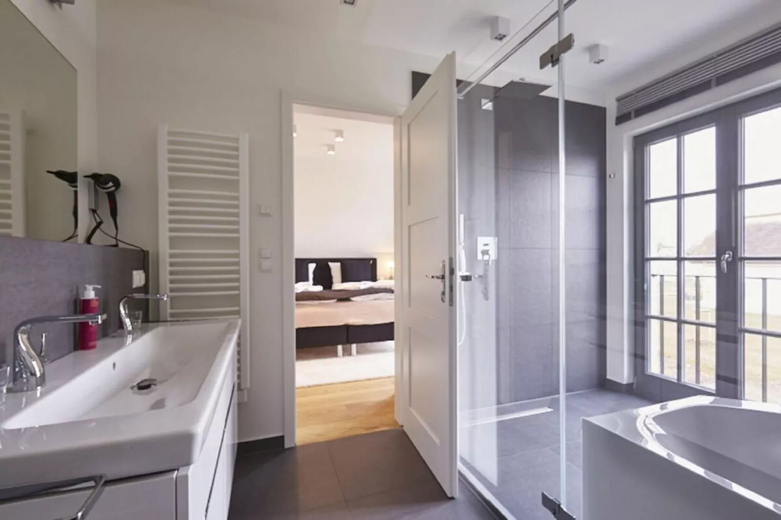 379180-Badkamer