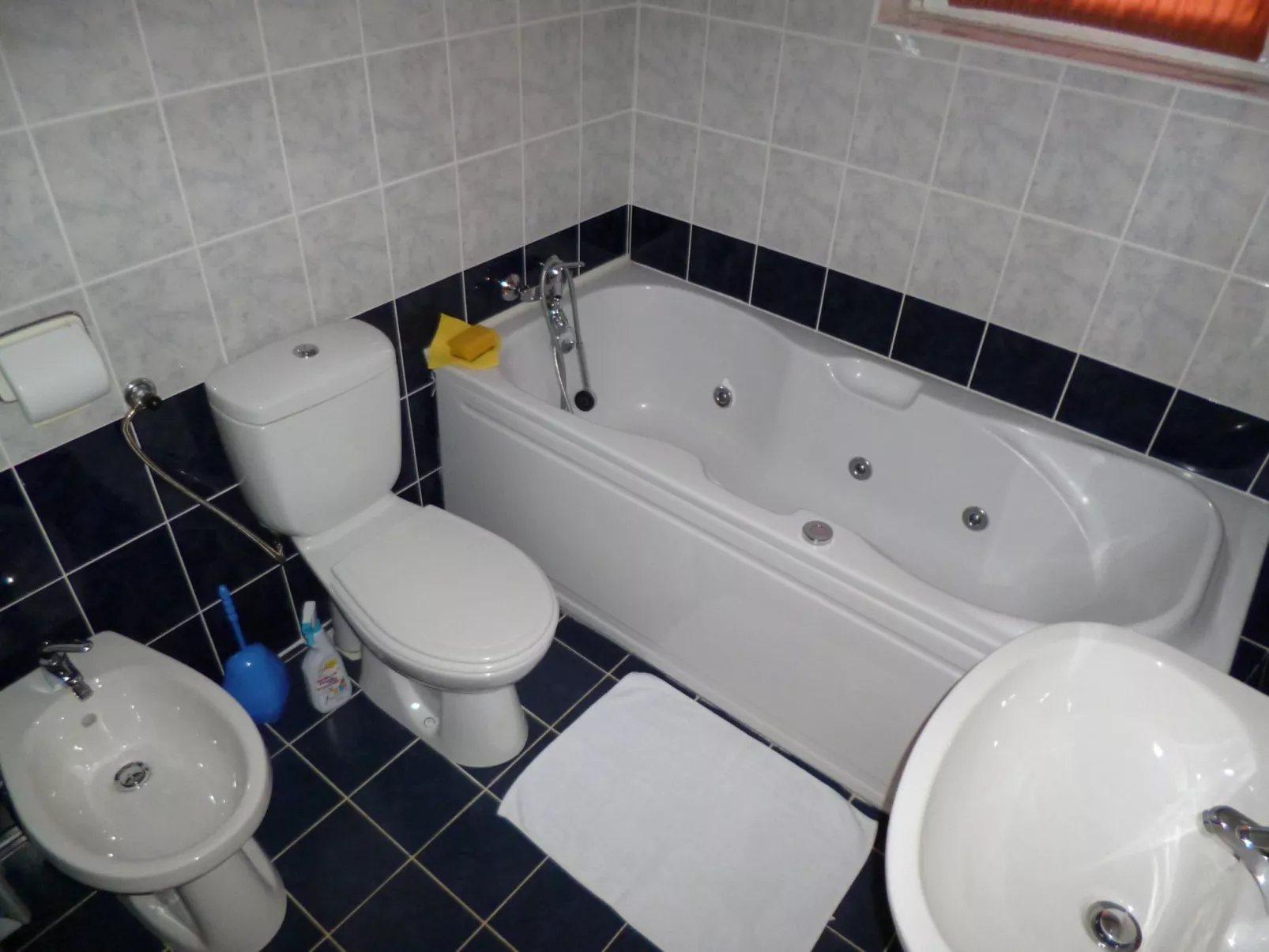 Appartement mit Blick auf das Wasser-Image-tags.info