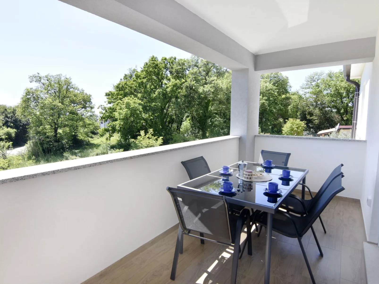 Apartment 2 in einer neuen Villa mit Pool in ruhiger Lage-Image-tags.info