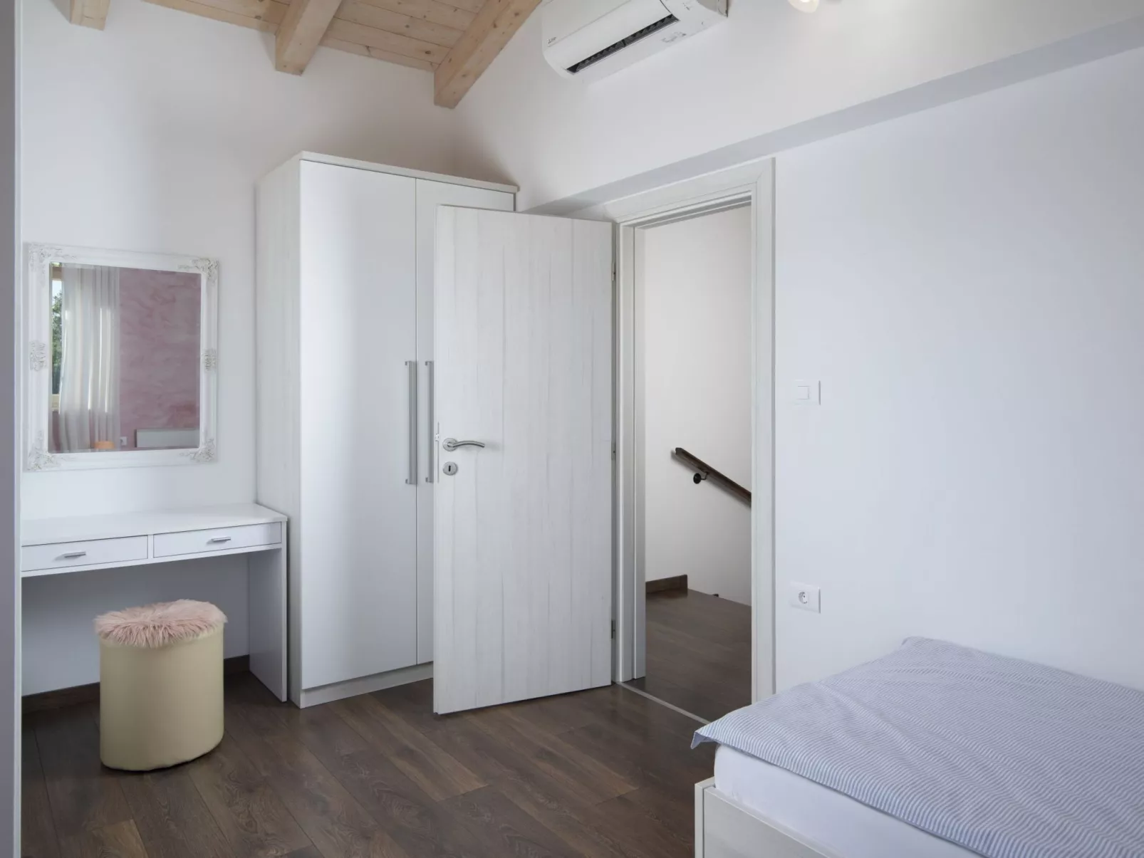 "Villa Matea" mit privatem Pool-Binnen