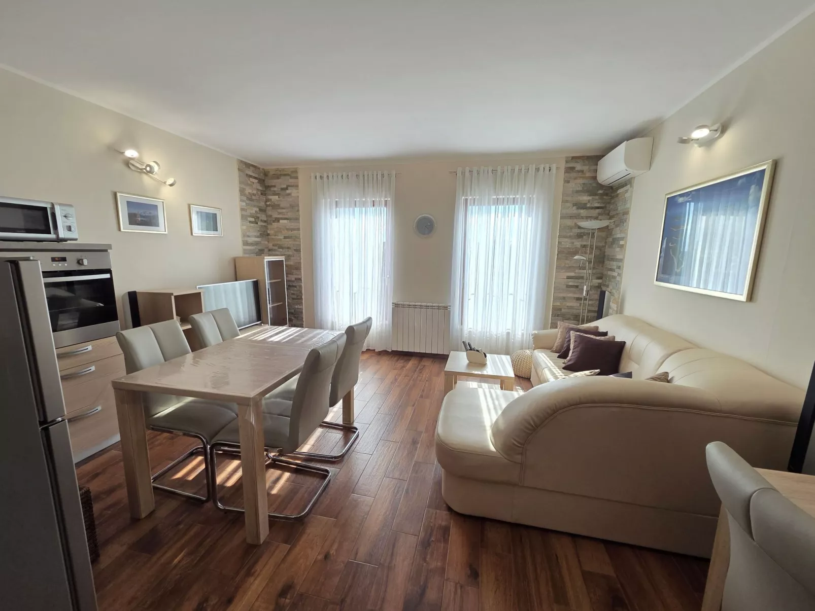 Elegantes Familienappartement mit privatem Pool-Image-tags.info