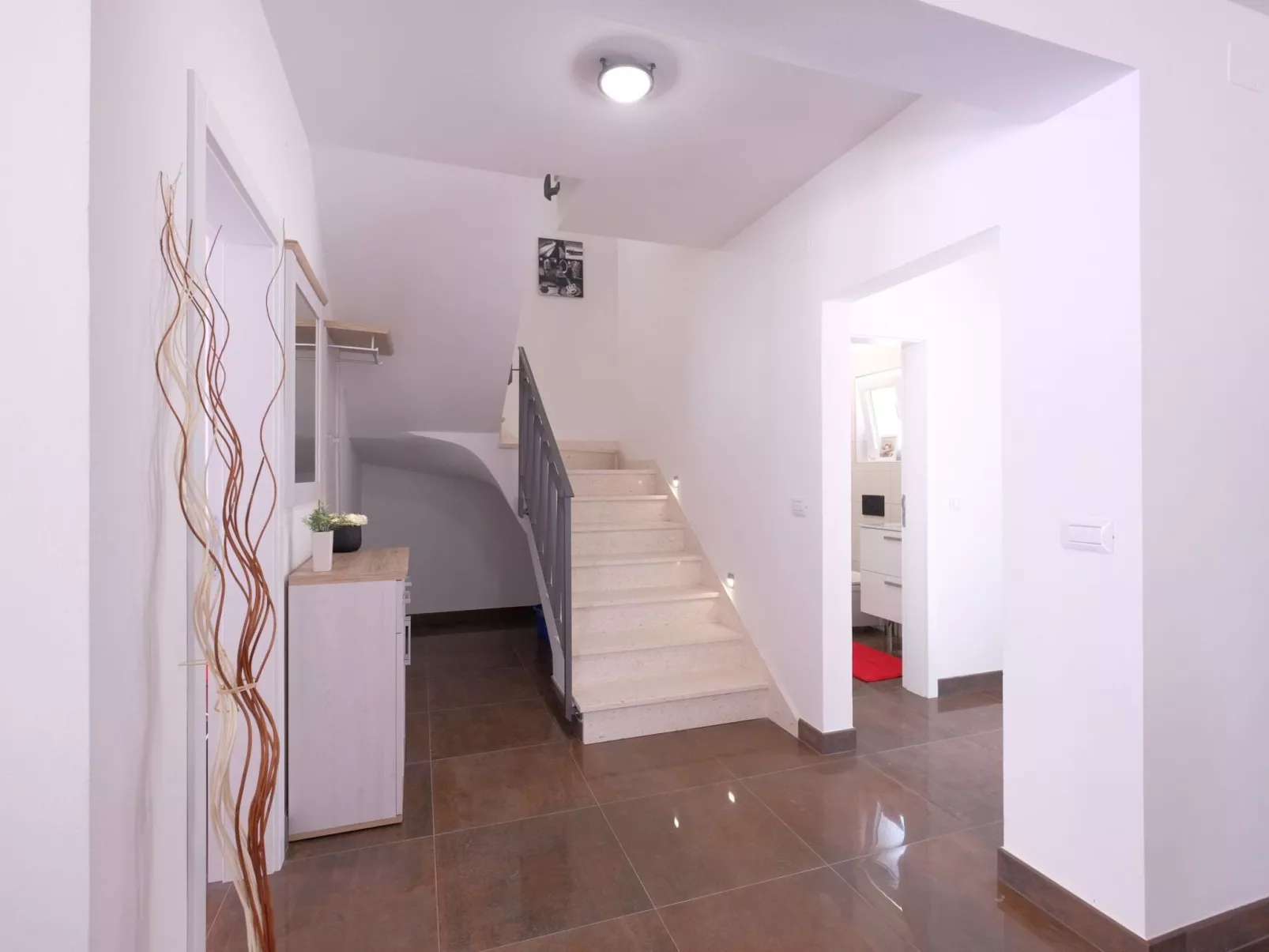 Newly built (2018), fully detached holiday villa with a private swimming pool-Binnen