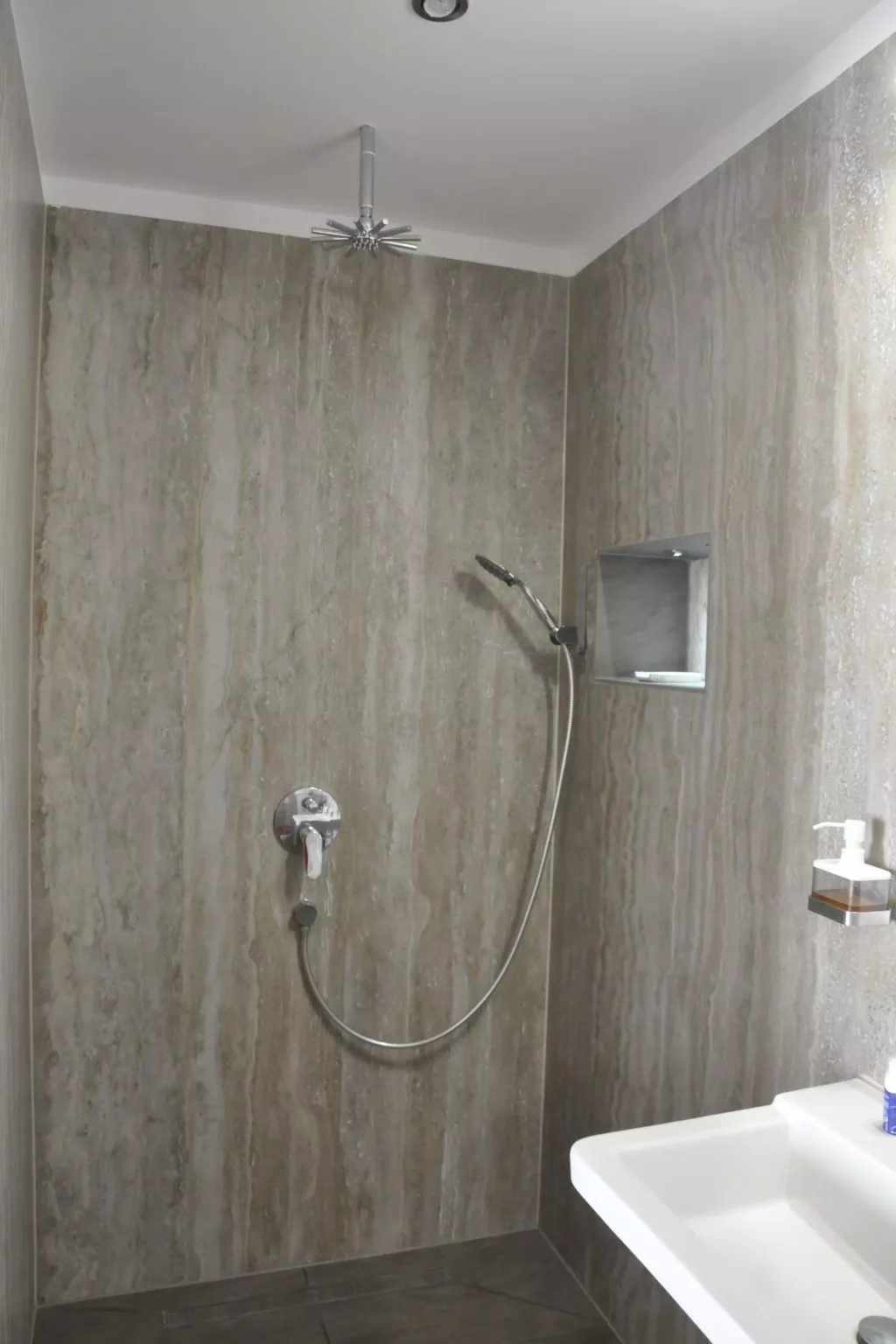 In Zelinika mit Großer Terrasse-Binnen