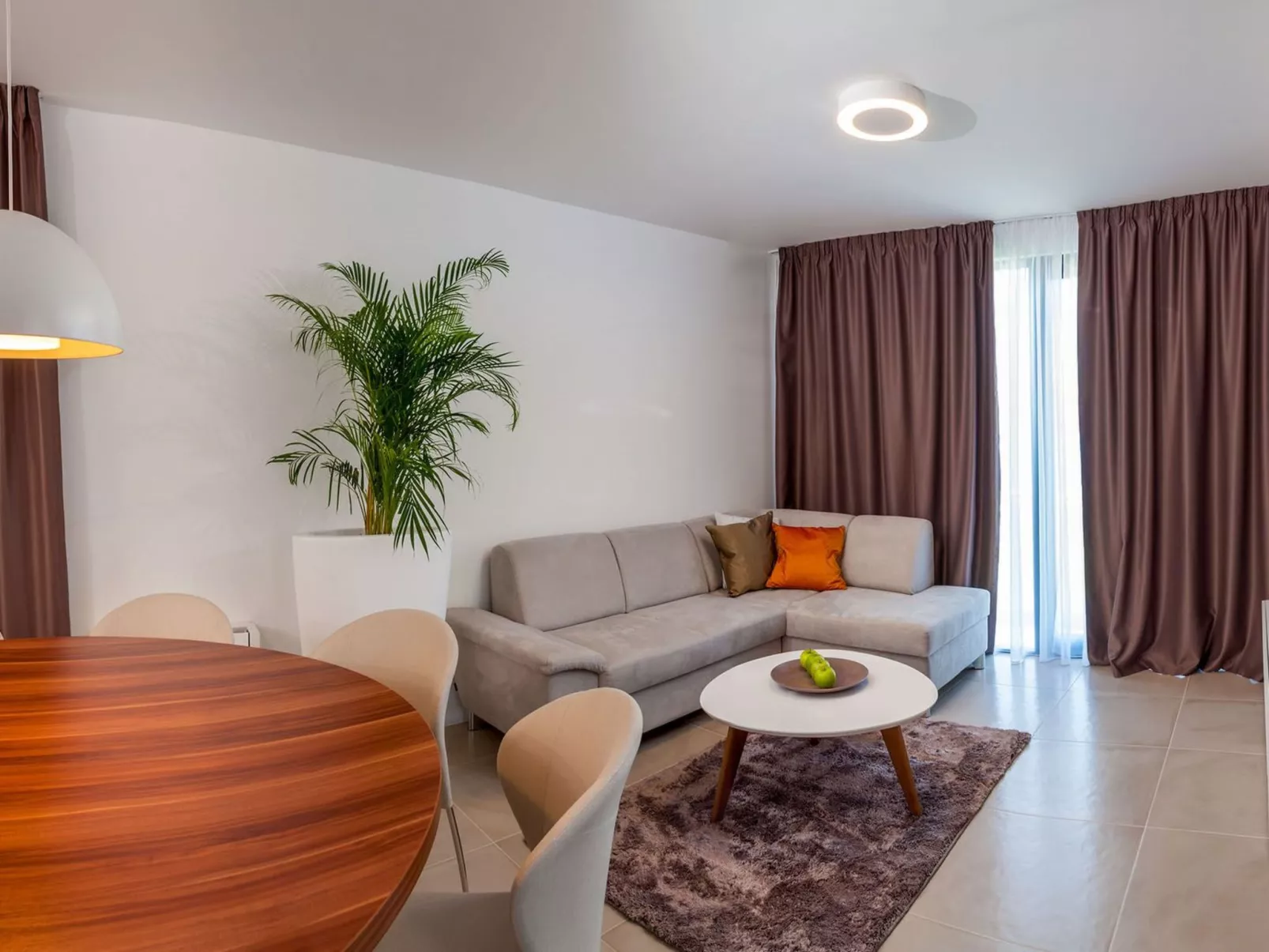 Luxuriöse Villa Rose am Strand mit Pool-Binnen