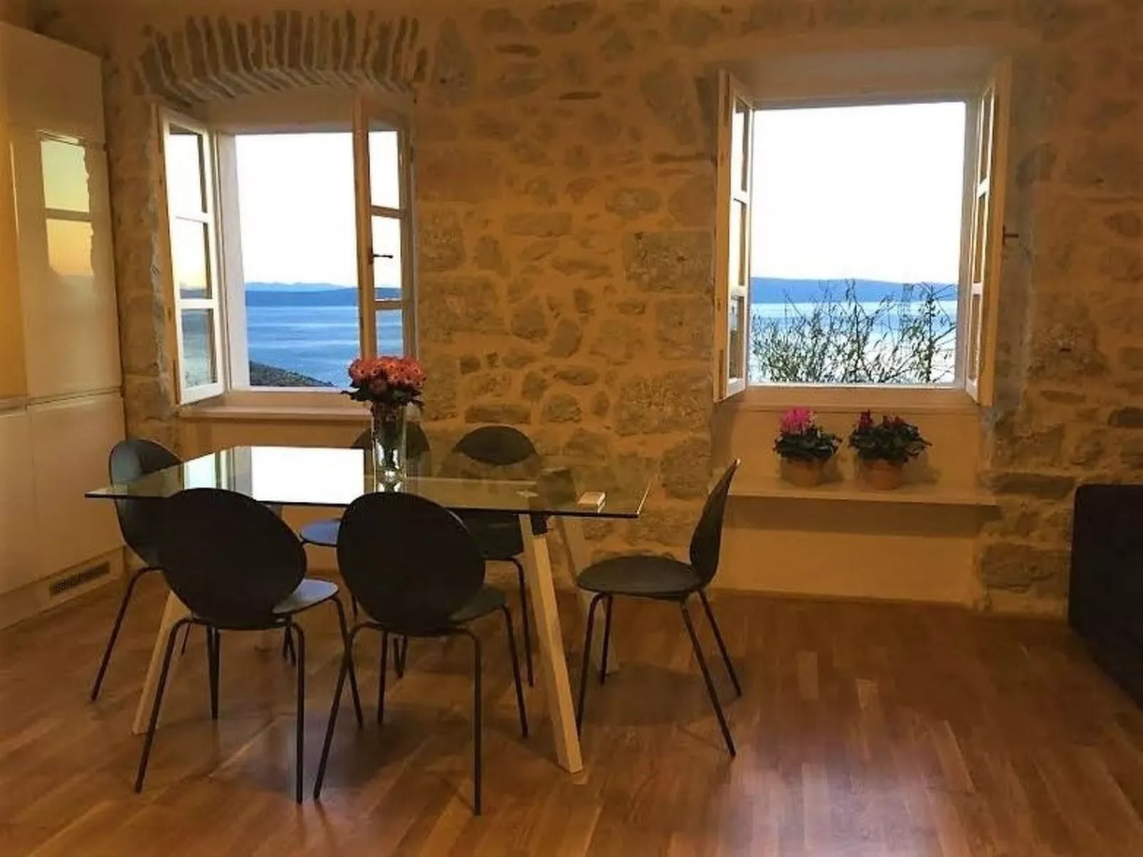 Wunderschöne Steinvilla mit tollem Ausblick-Binnen