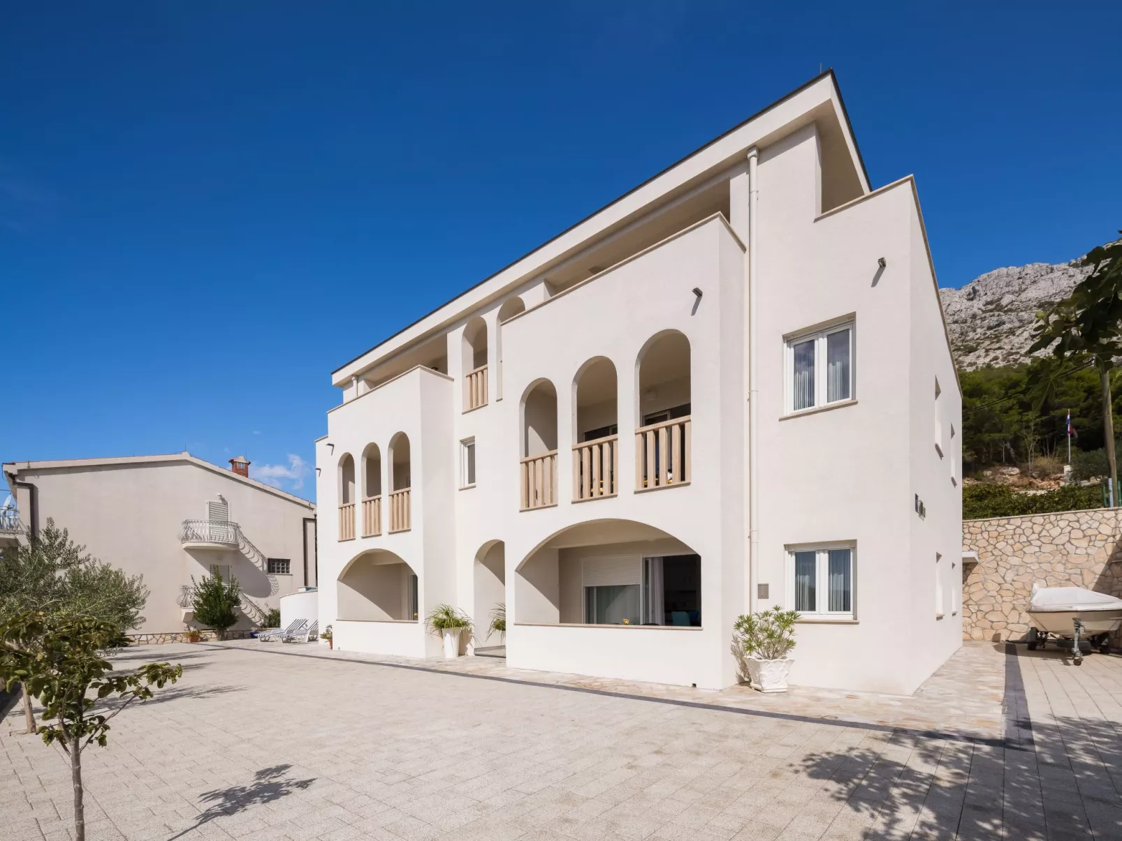 Moderne, helle Ferienwohnung mit Meerblick-Buiten