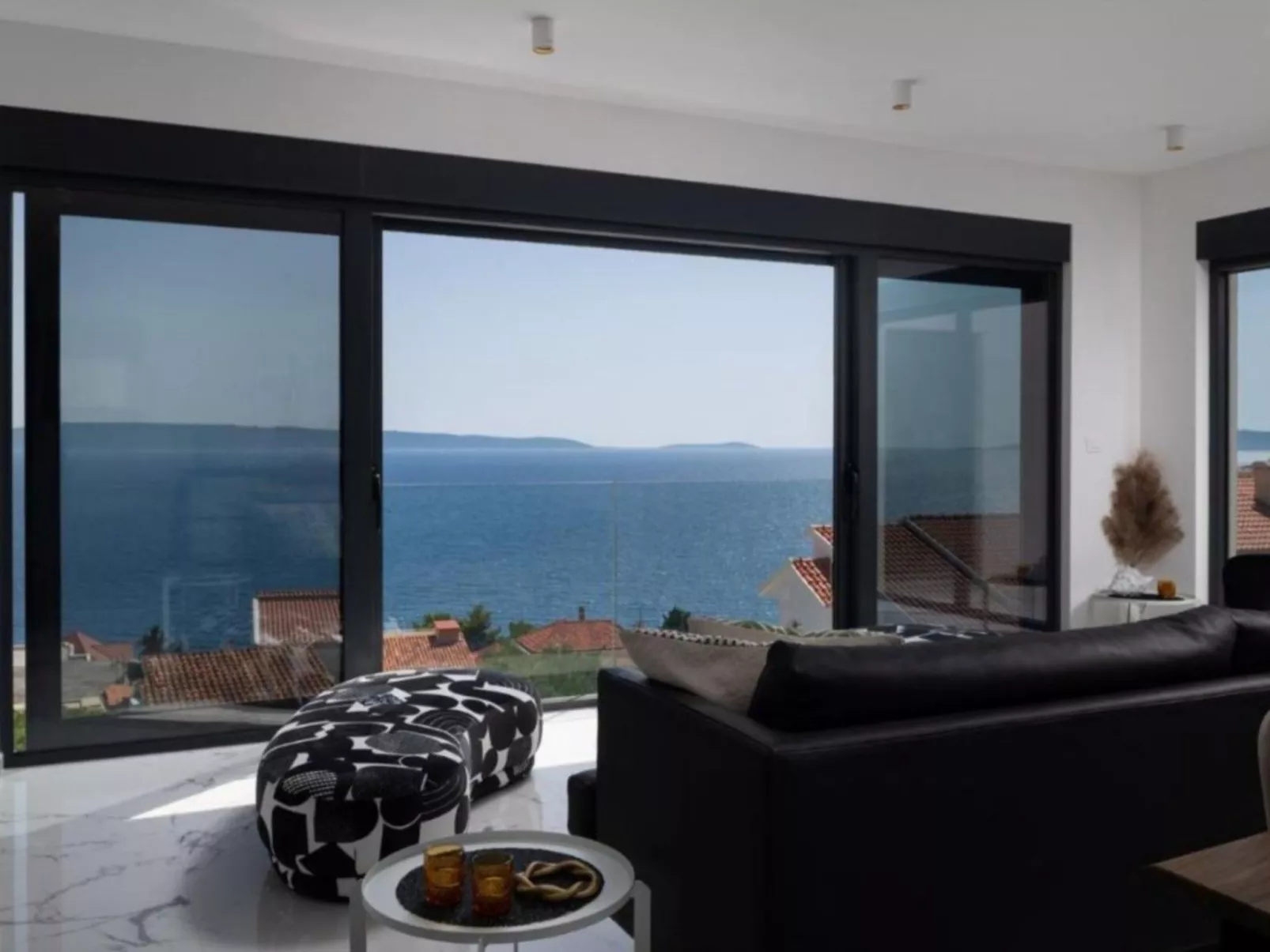 Villa Julian mit beheiztem Pool-Buiten