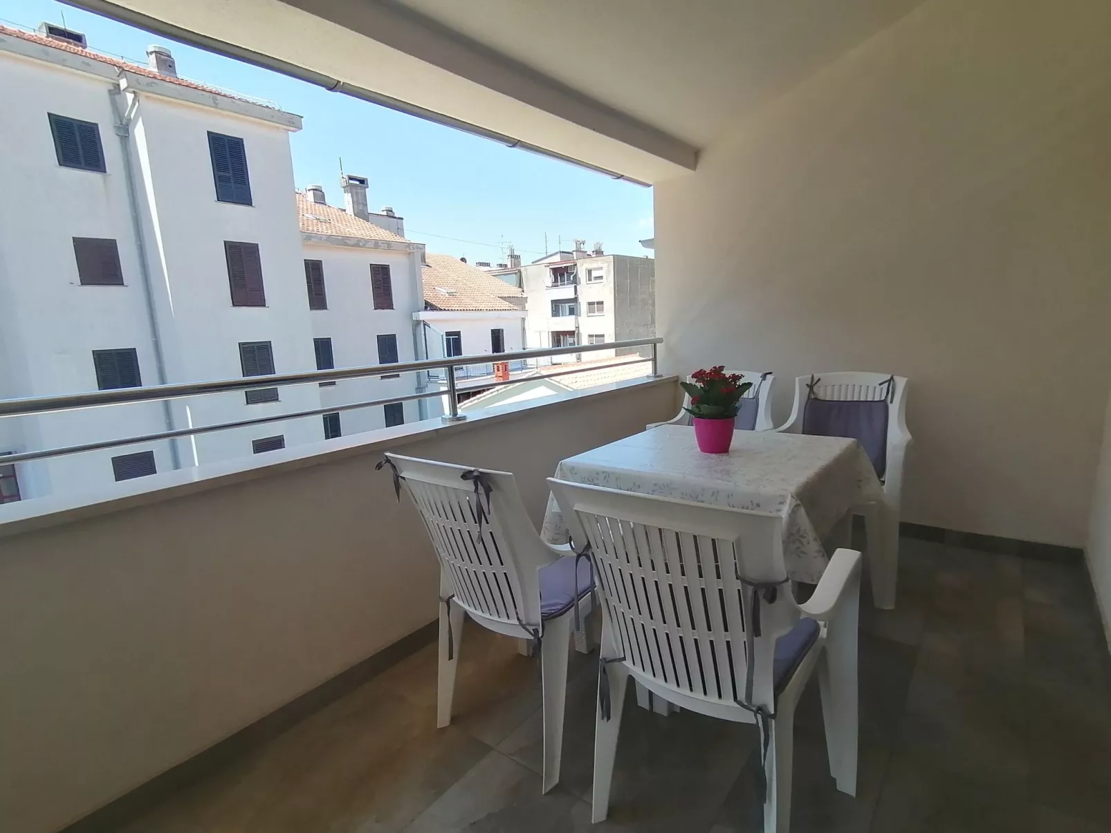 "Dunja", Pula-Buiten