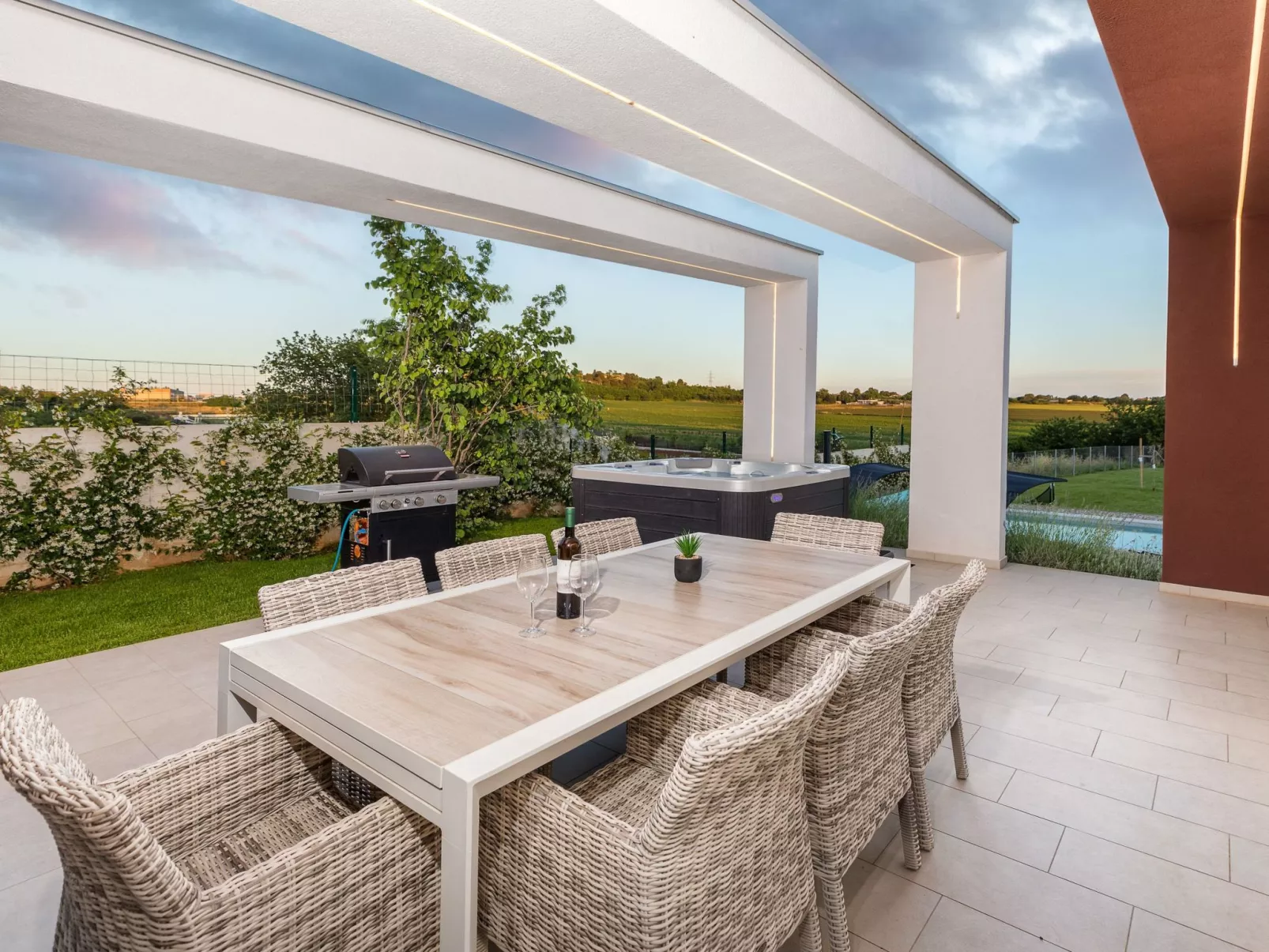 Villa Grofica, beheizter Pool, Taverne, Strandnähe-Buiten