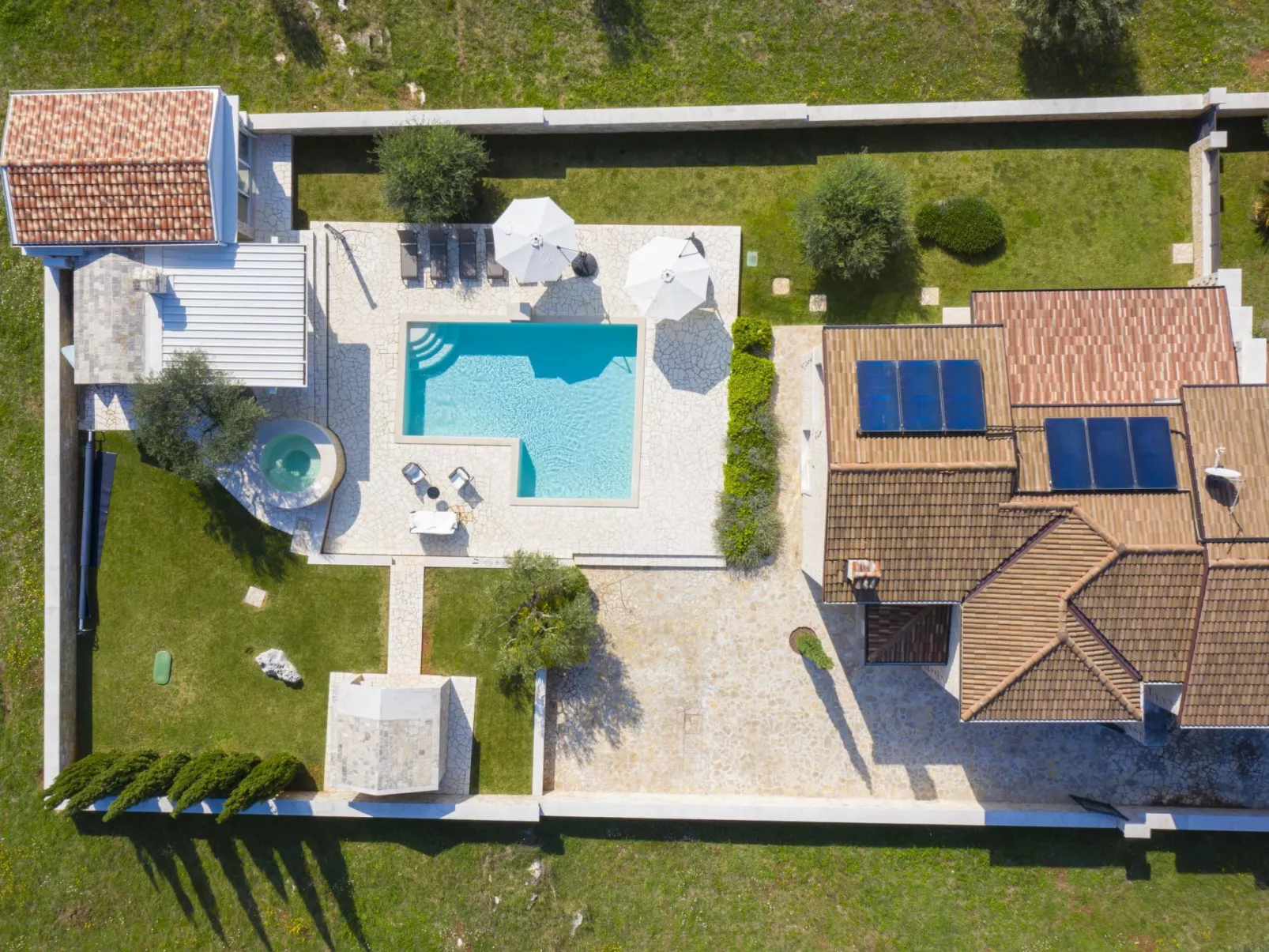 Villa Piccolo Paradiso mit beheiztem Pool-Buiten