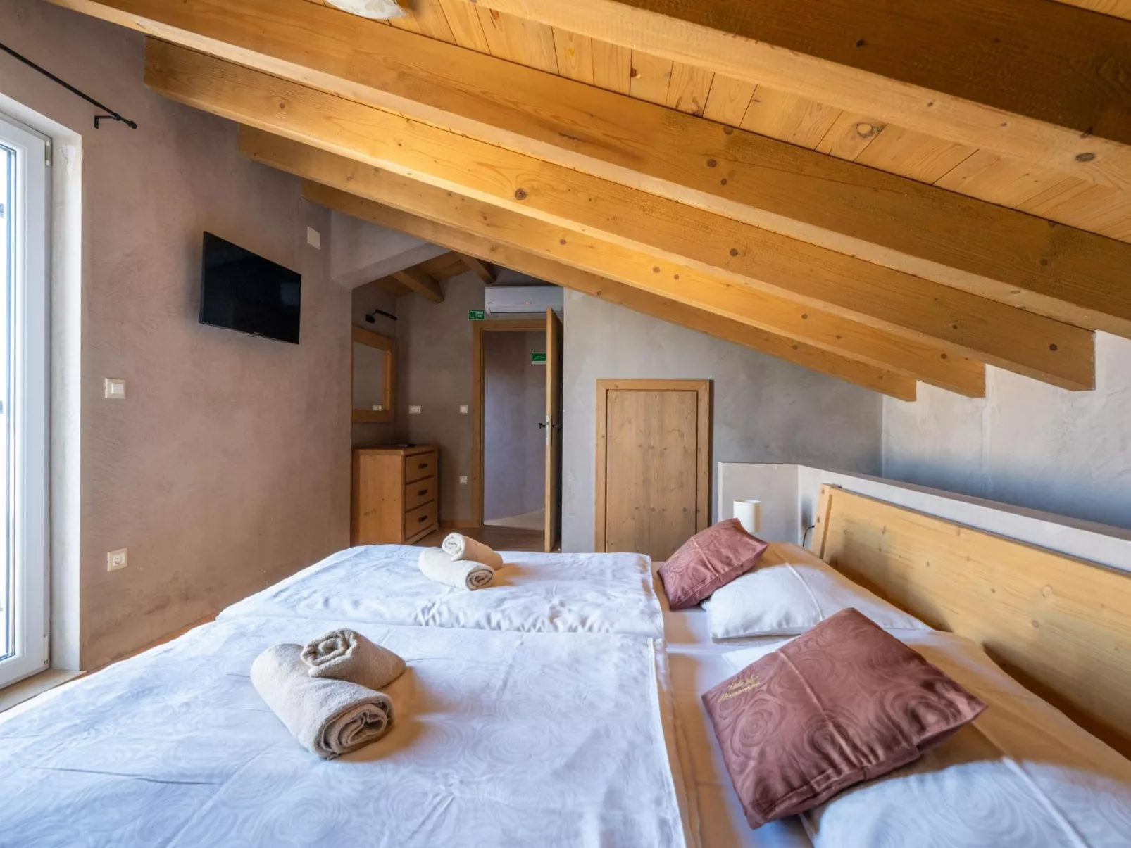 Villa Chiara mit 6 Schlafzimmern in Meeresnähe-Binnen