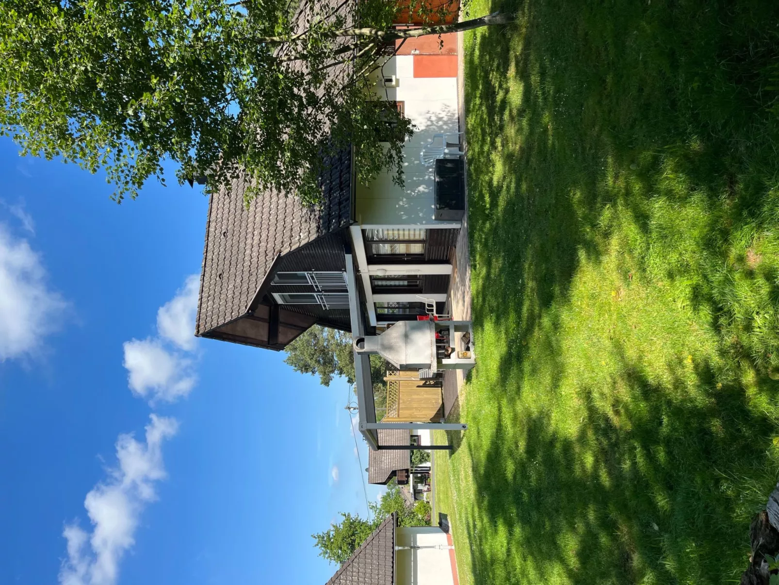 Familienfreundliches Haus mit großer Terrasse-Buiten