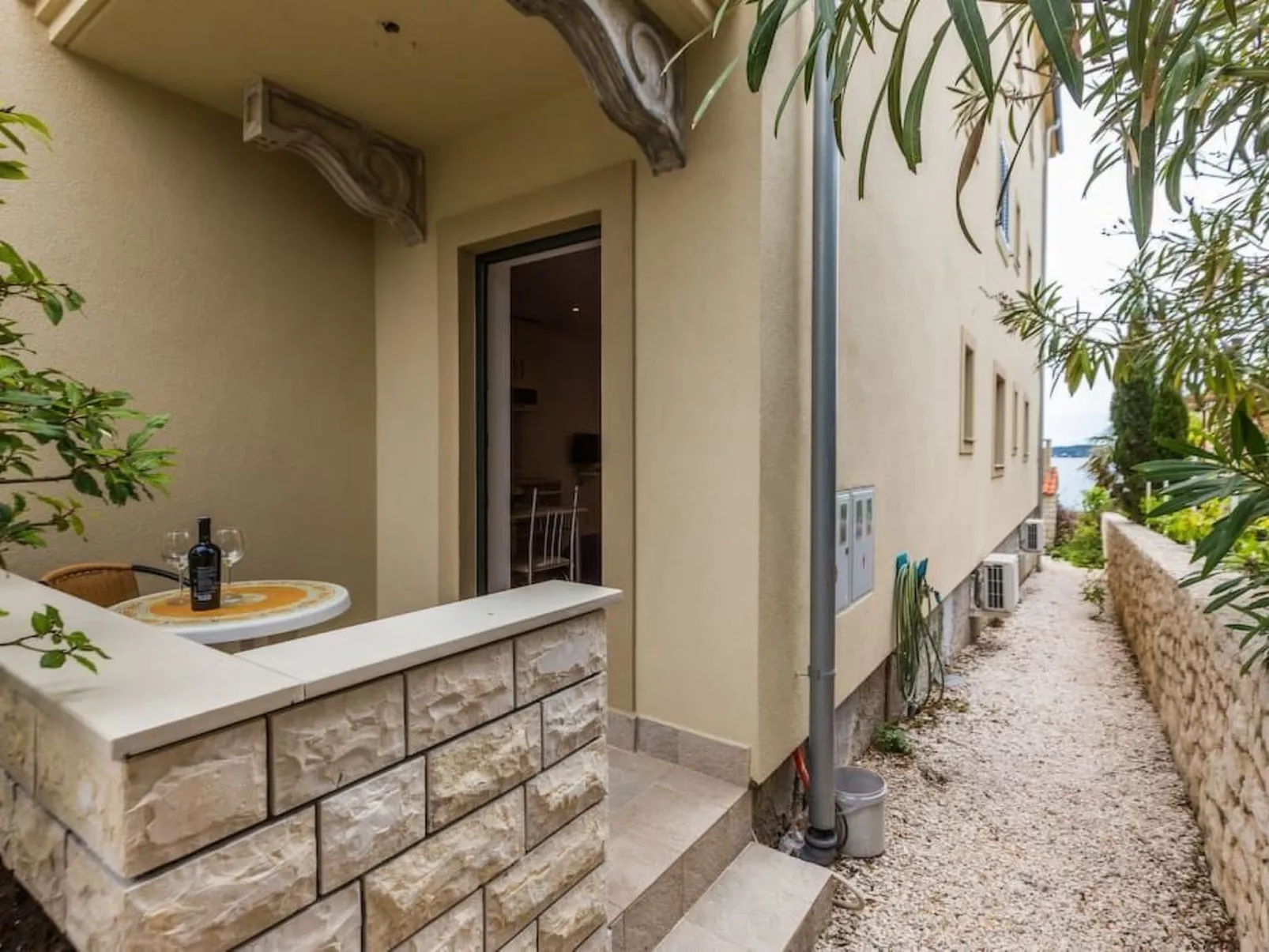 Studio-Apartment "Nives" mit Blick auf das Wasser-Buiten