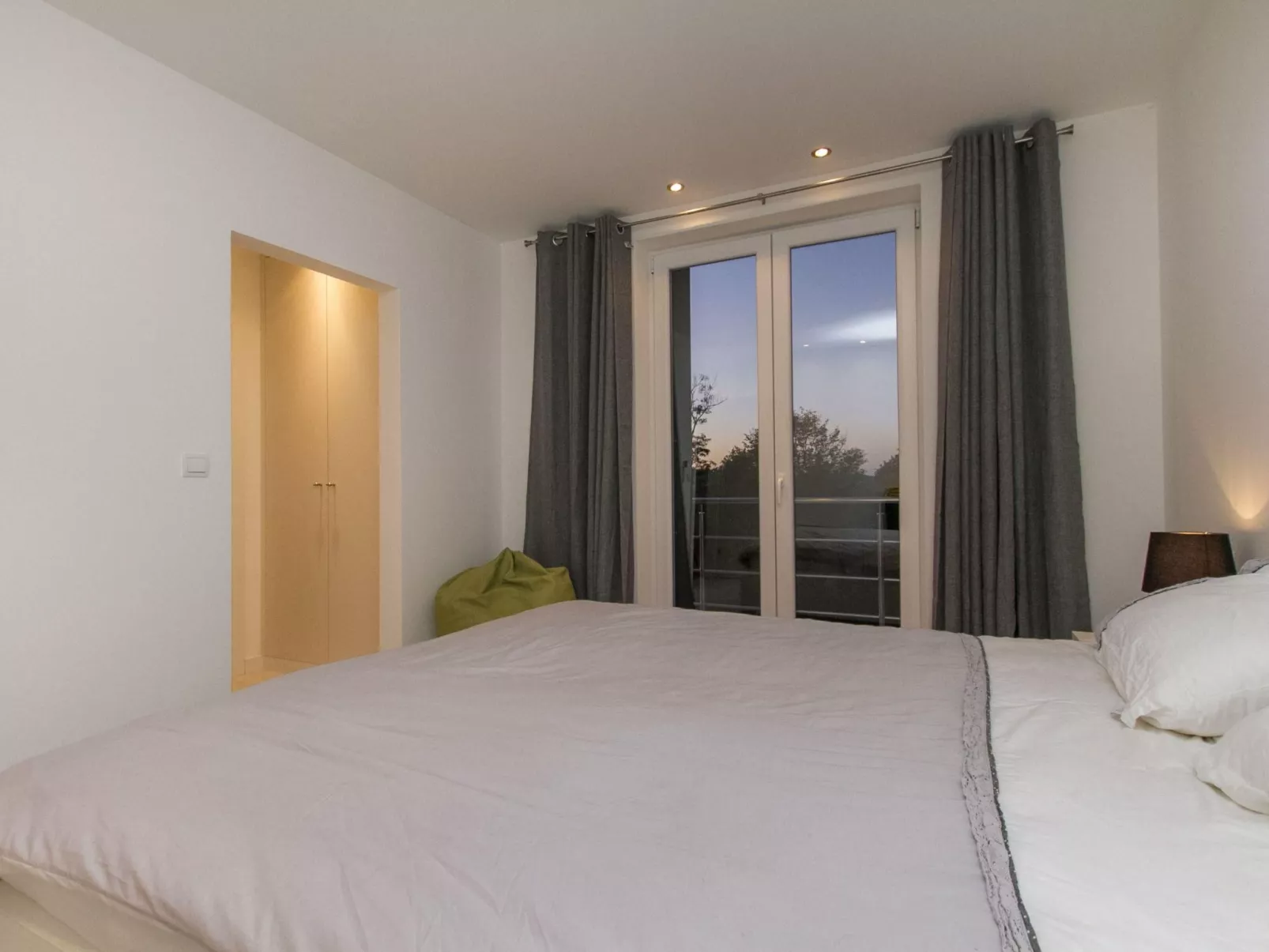 Villa mit Pool-Binnen