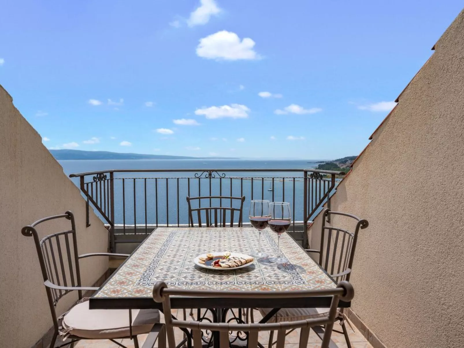 Ferienappartement mit zwei Meerblick-Balkonen-Buiten