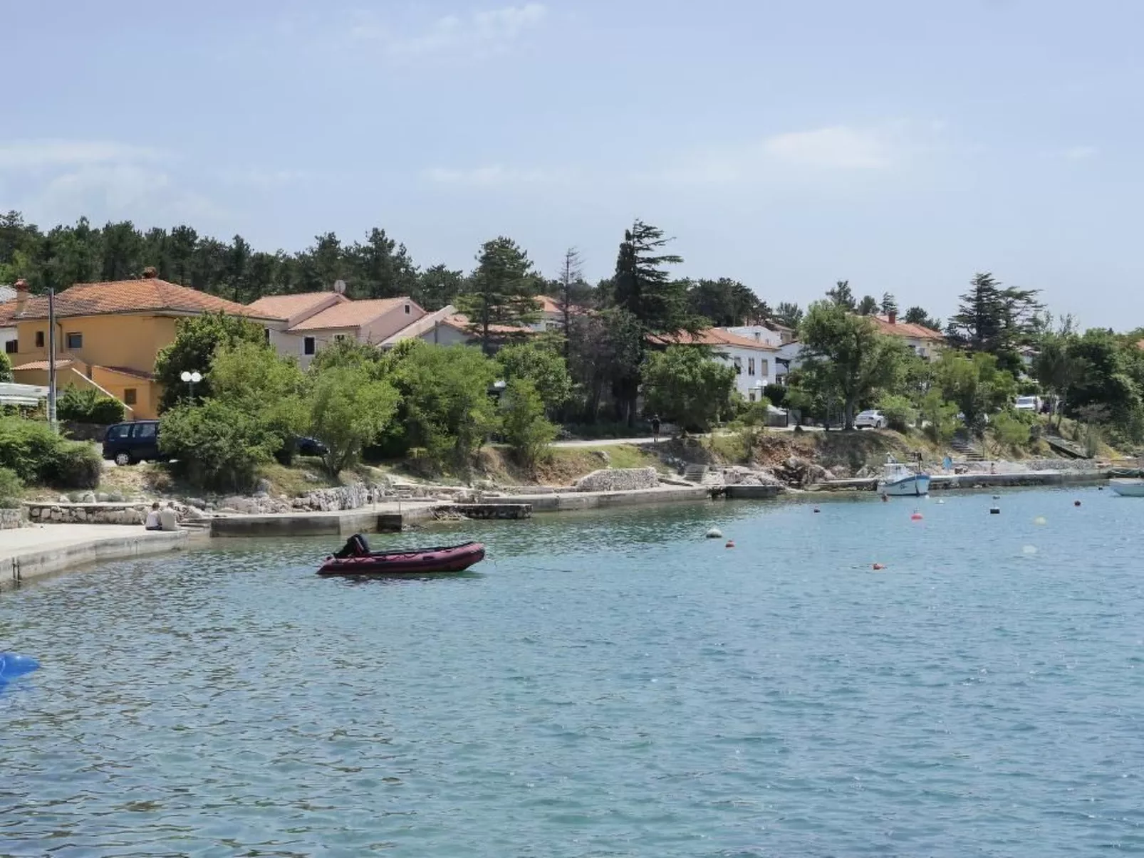 In Šilo mit Gemeinschaftspool-Buiten