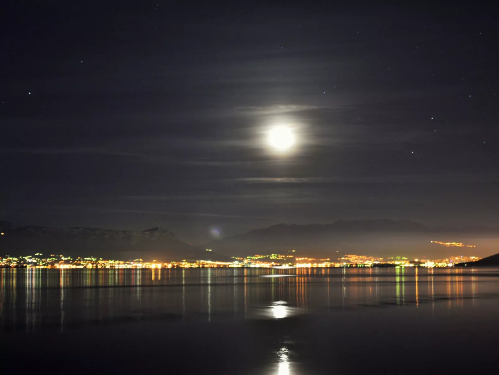 Erdgeschosswohnung mit viel Komfort und Terrasse-Buiten