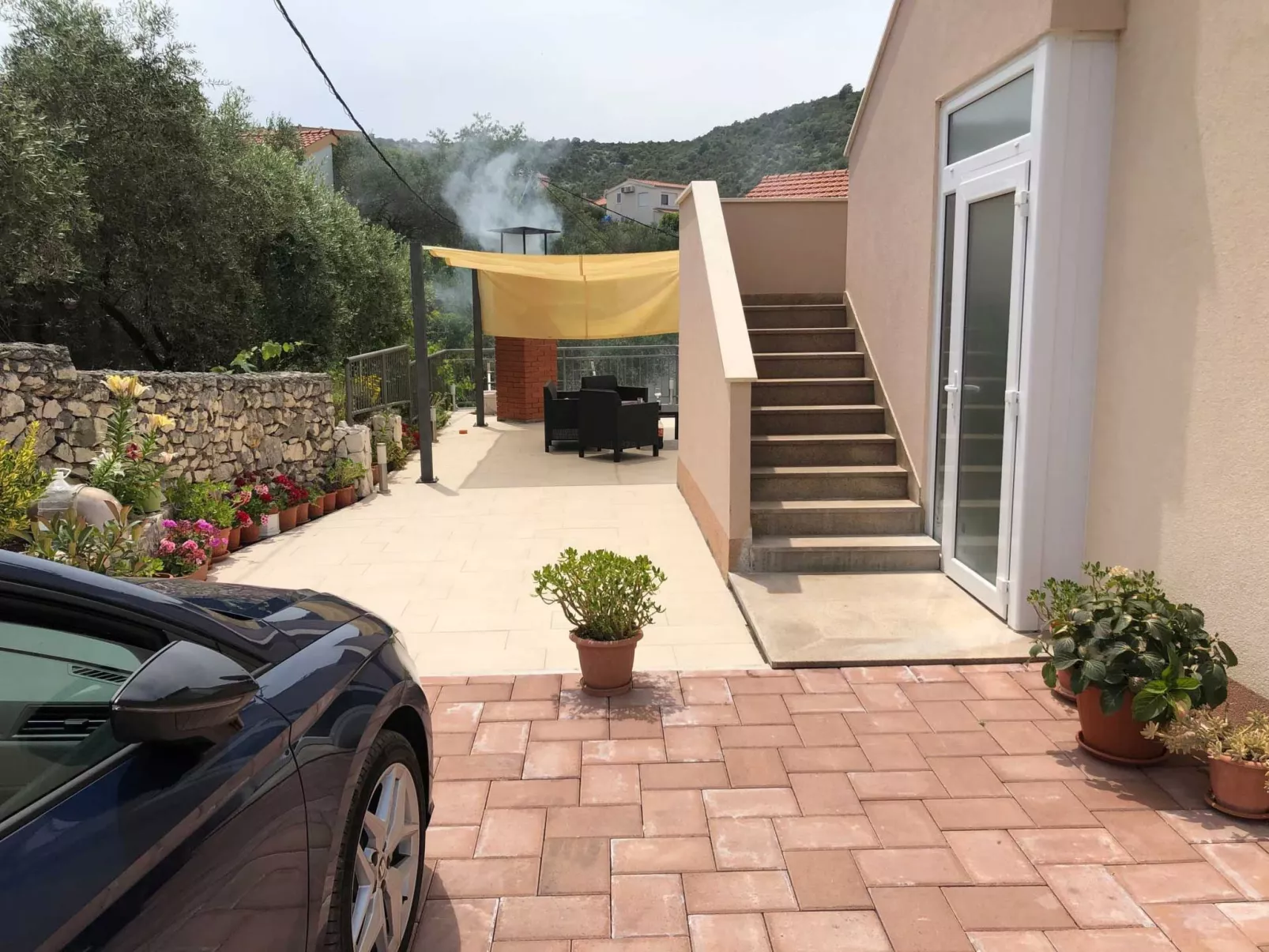 Mit zwei Balkonen-Buiten