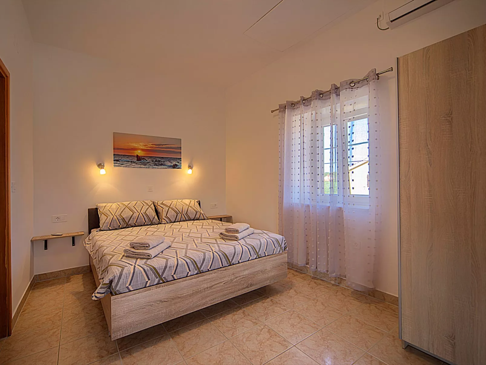 Villa mit Garten, Grill und Terrasse-Binnen