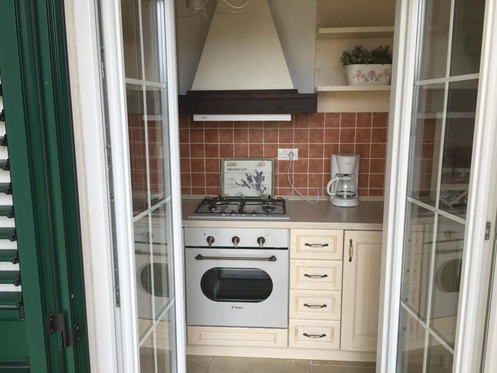 Appartement in Stoja mit Möbliertem Balkon-Binnen