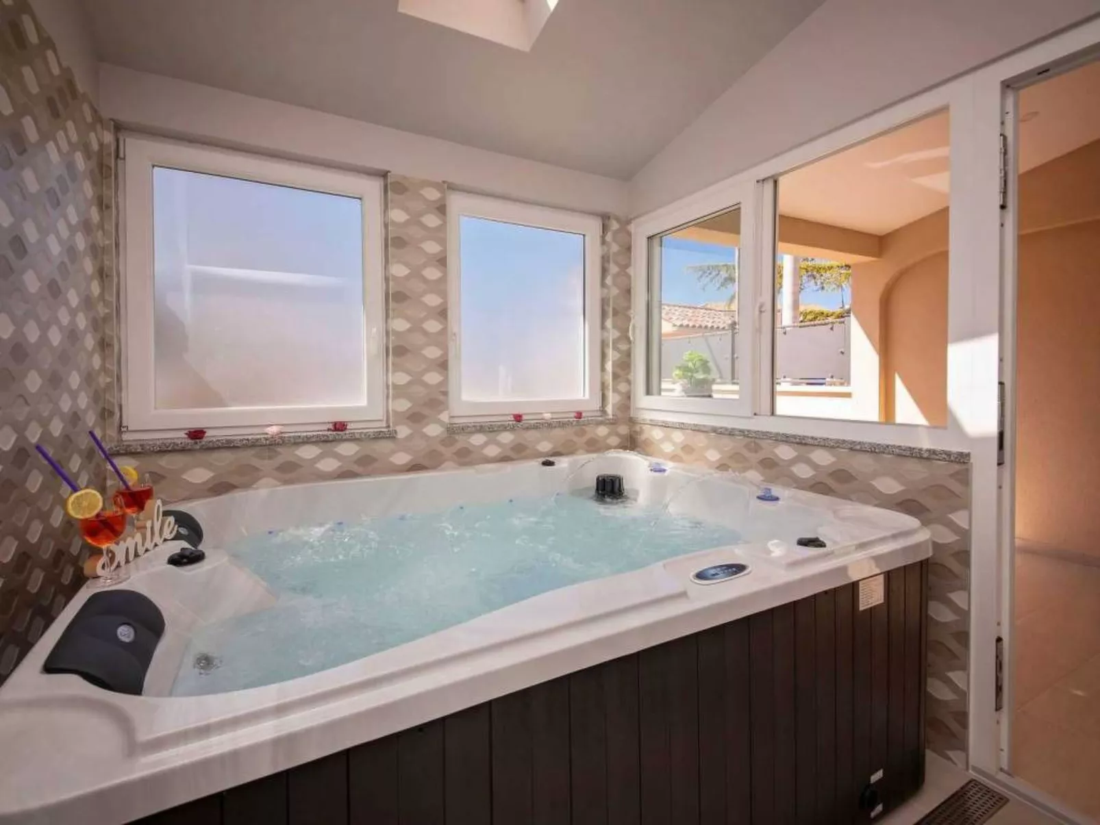 Mit Whirlpool und Sauna, in Kastelir-Binnen