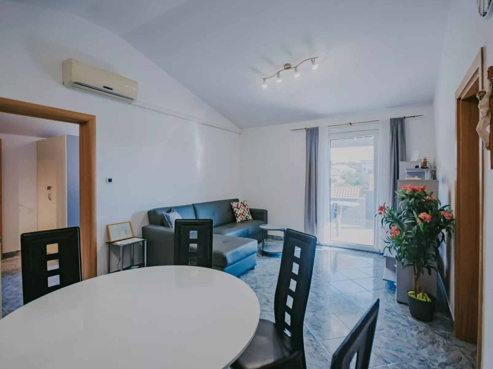 Zweistöckiges Ferienhaus Villa Dany-Binnen