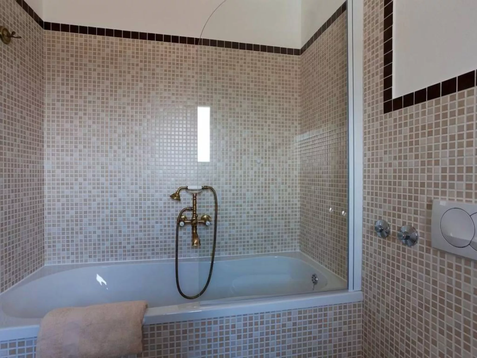 In Kras mit Offenem Kamin-Binnen