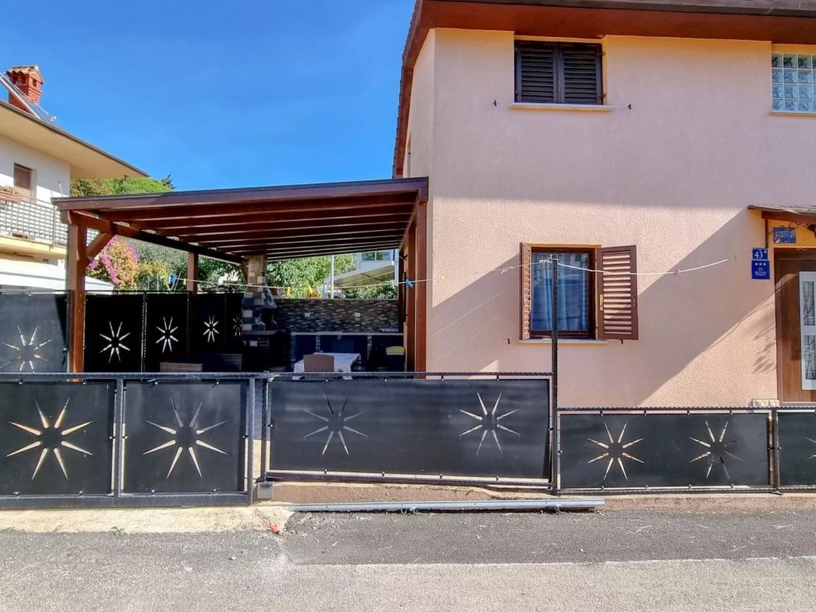 "Ivan" direkt am Strand-Buiten