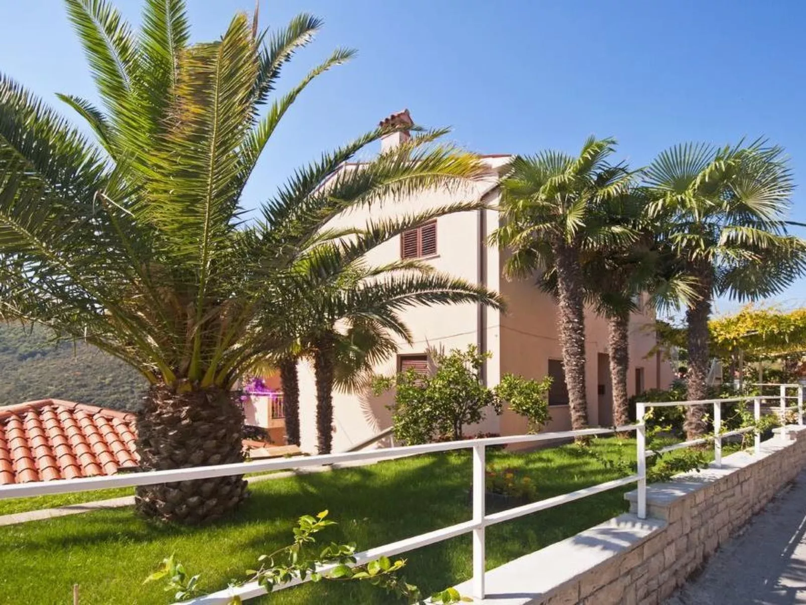 Zwei-Zimmer-Wohnung in der Nähe des Meeres-Buiten