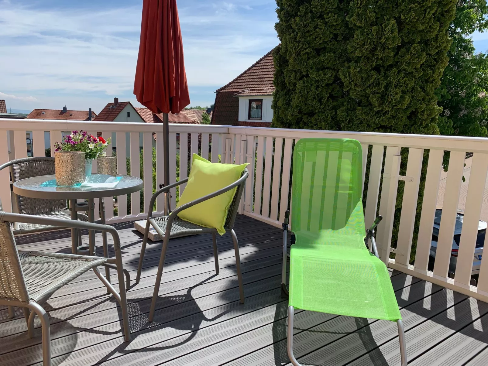 Modernes, gemütliches Ferienhaus mit Terrasse und Garten - Buiten