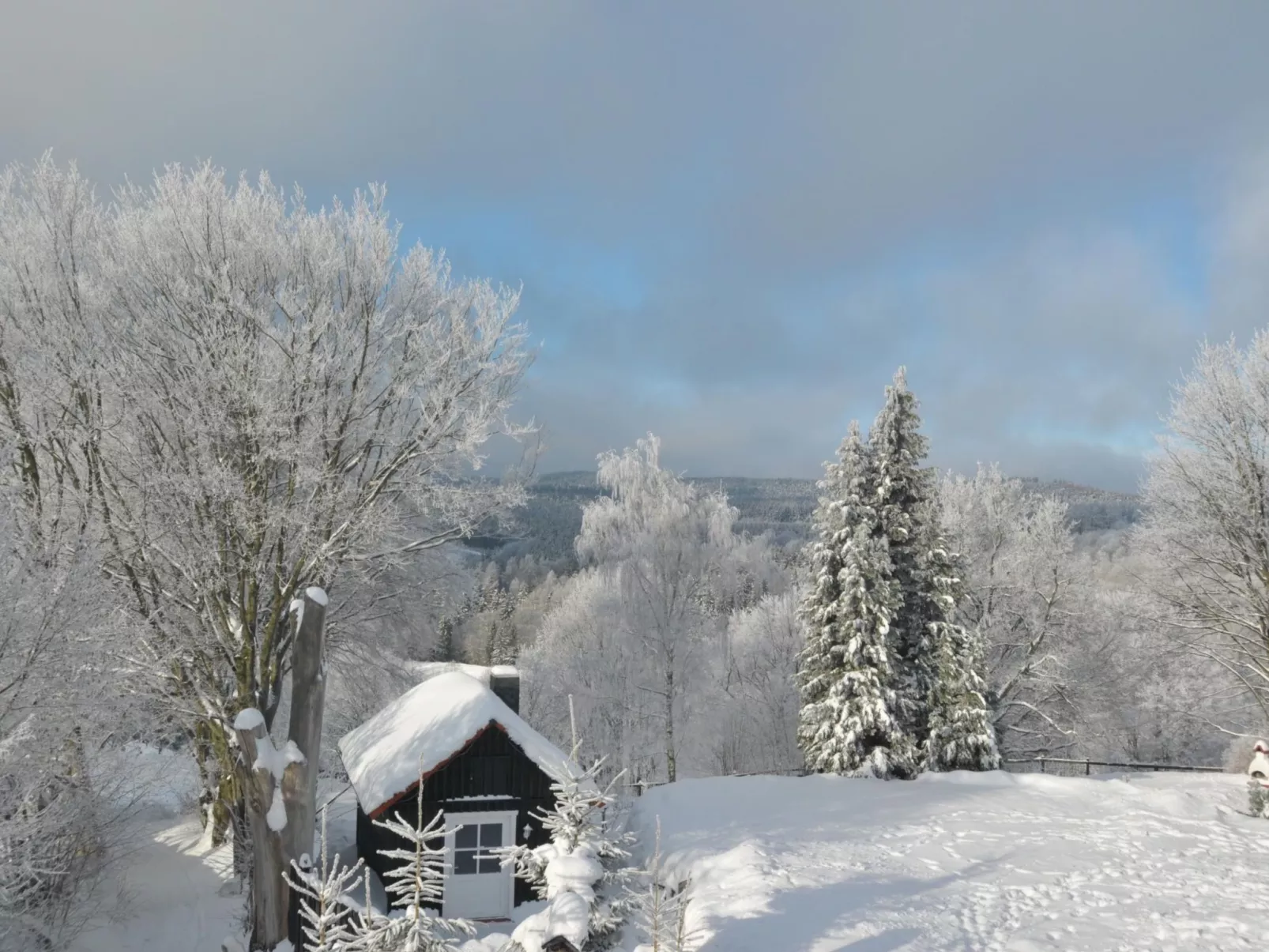 Mit Spielplatz, Garten und Fernsicht-Buiten