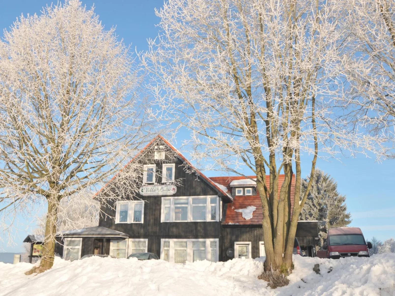 Mit herrlicher Aussicht in die Berge-Buiten