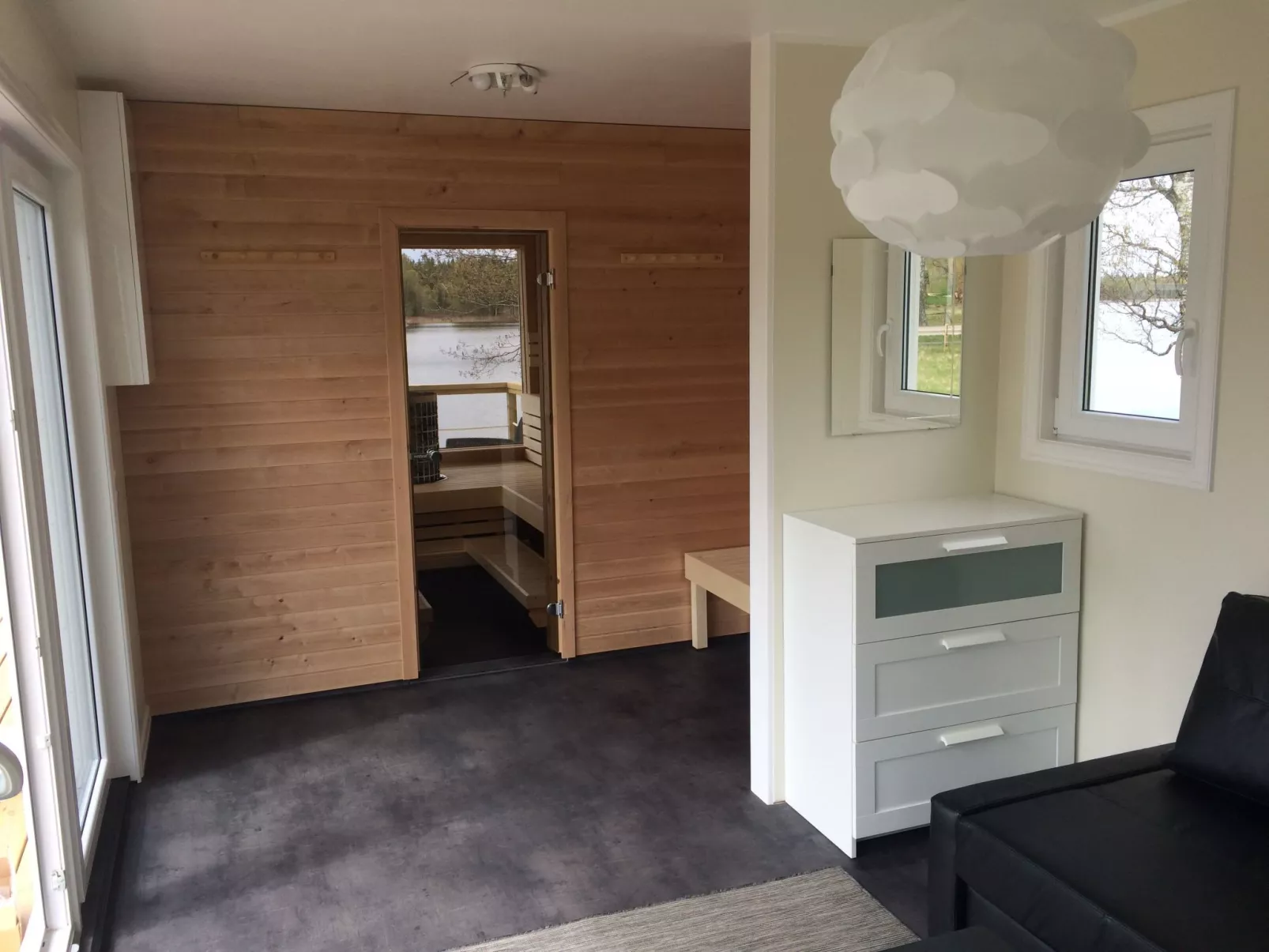 Mit Garten und Holzterrasse am See-Binnen