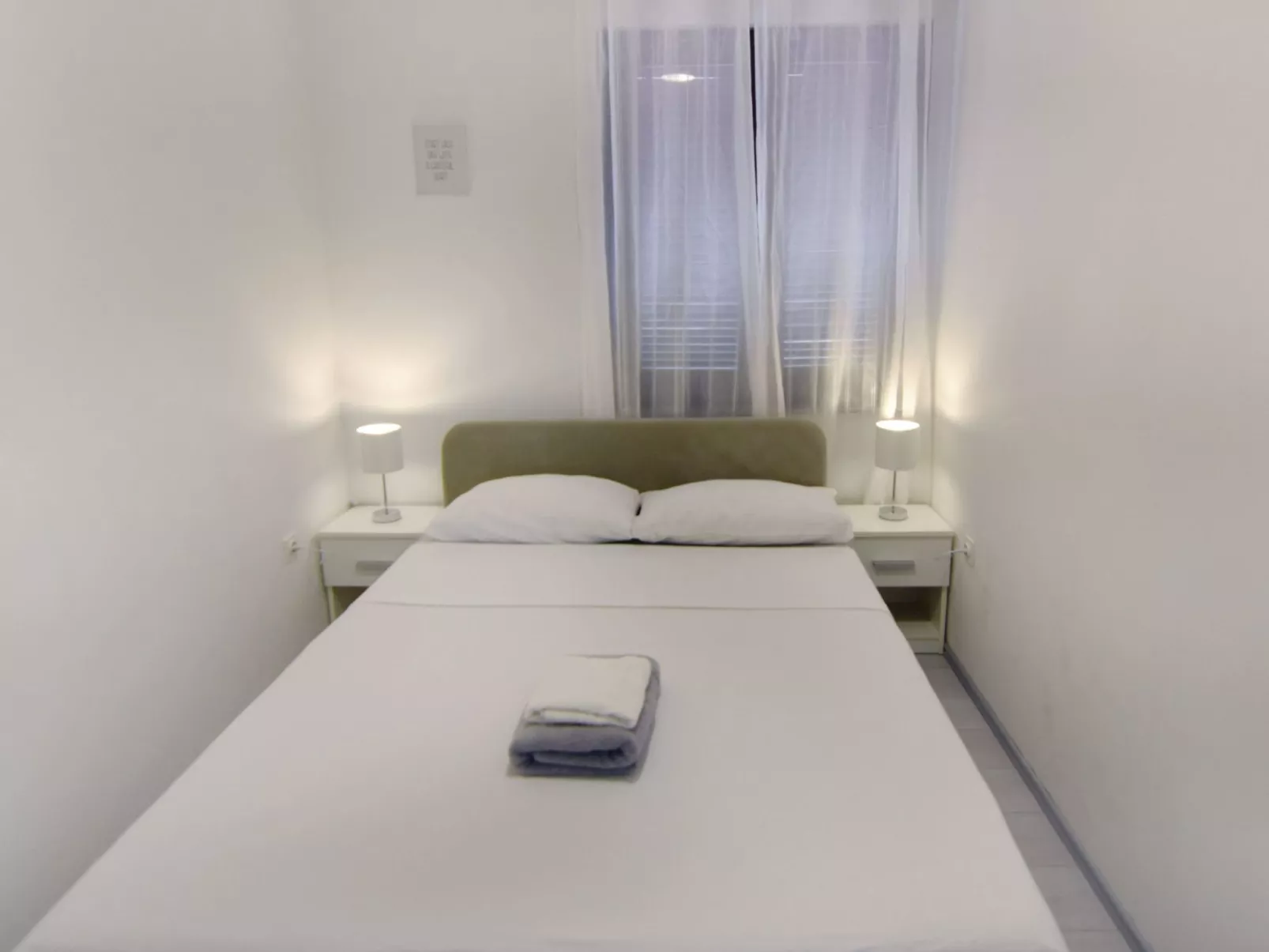 GALLERY SANDRO-Binnen