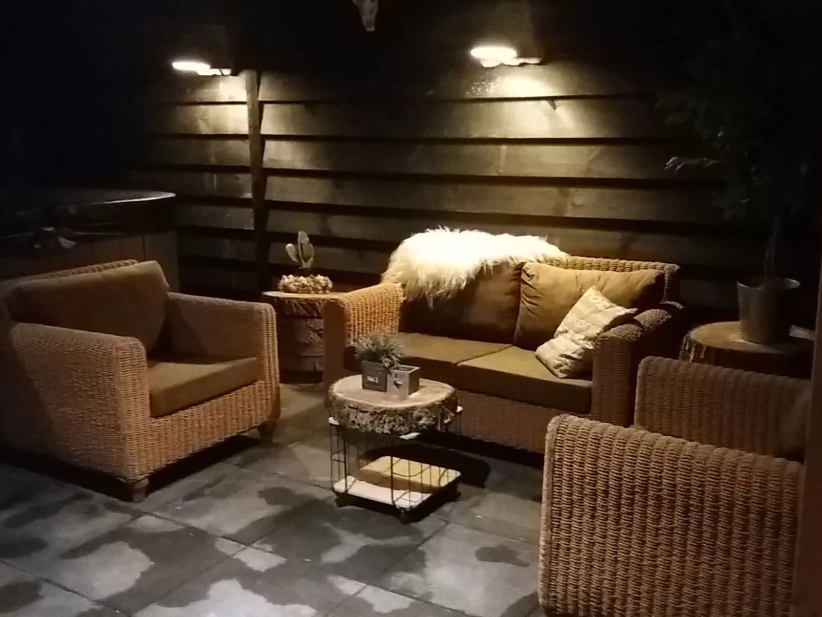 Mit Garten, Grill und Terrasse-Buiten