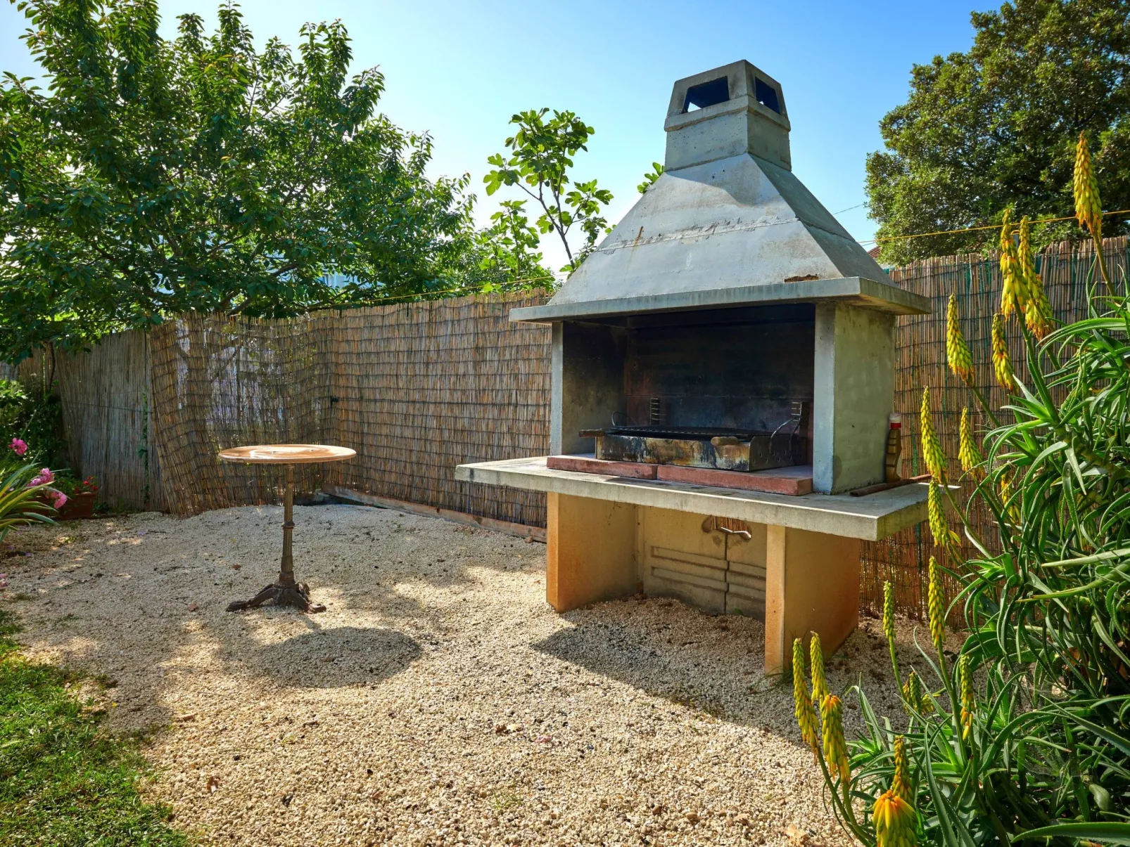 Villa Bastianich mit großem Garten und Pool-Buiten