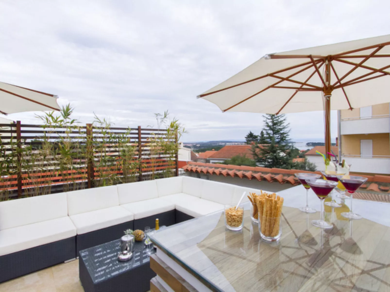 Stylisches Haus mit Dachterrasse, Bar und Hot Tub-Buiten