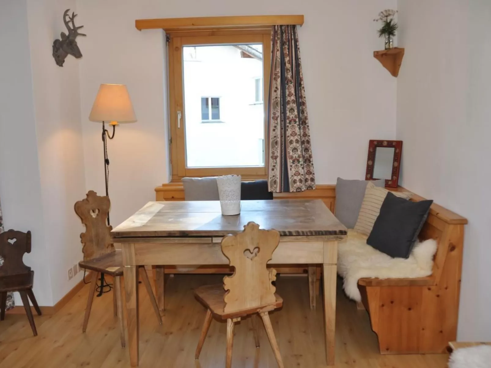 Chesa Sunasain V5-Binnen