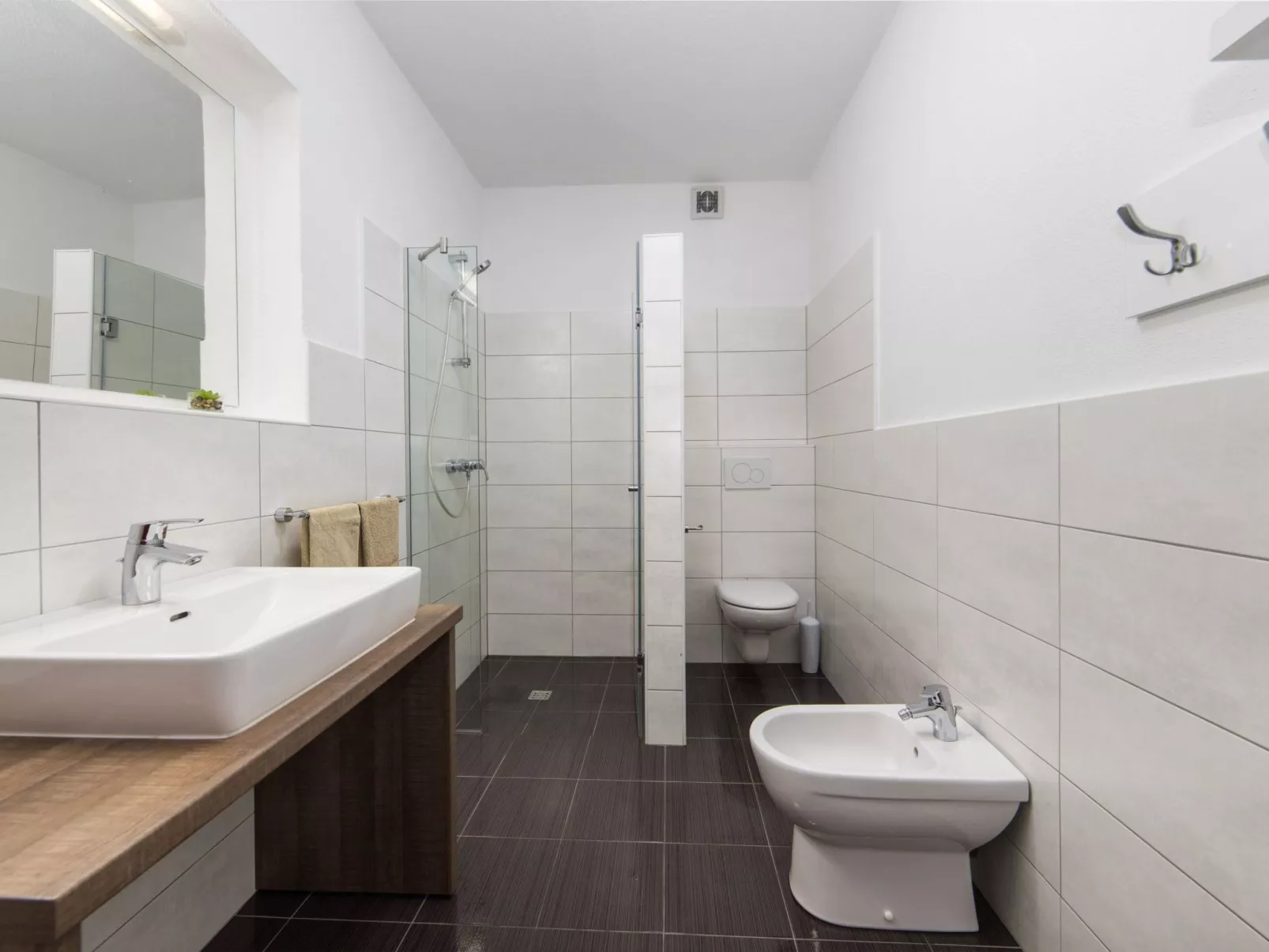 ★Terrasse ★FreieParkplätze ★Nähe Zentrum Dolore- A1-Binnen